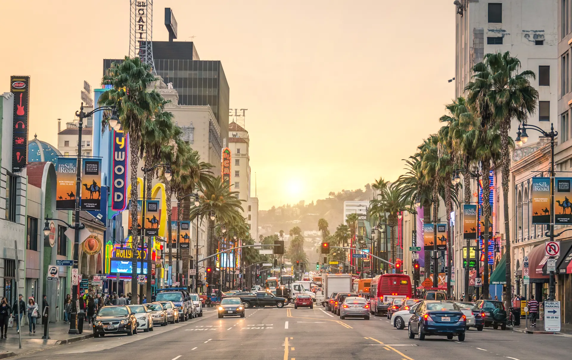 LOS ANGELES - Hollywood Boulevard hvor håbefulde unge mennekser frekventerer de hsitoriske spillesteder og barer i håbet om at blive opdaget, Check Point Travel