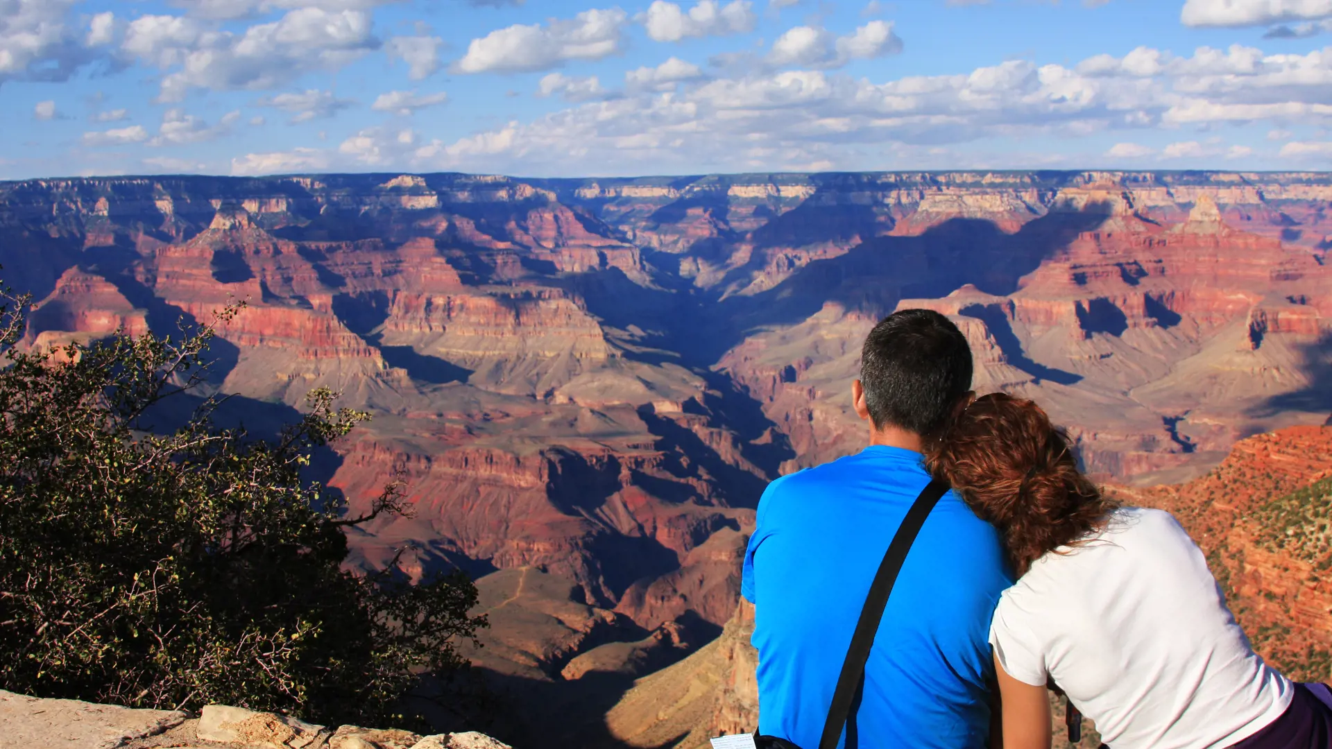 GRAND CANYON - man kan bruge flere timer på at sidde og nyde udsigten og det mægtige kløftlandskab ved Grand Canyon, Check Point Travel