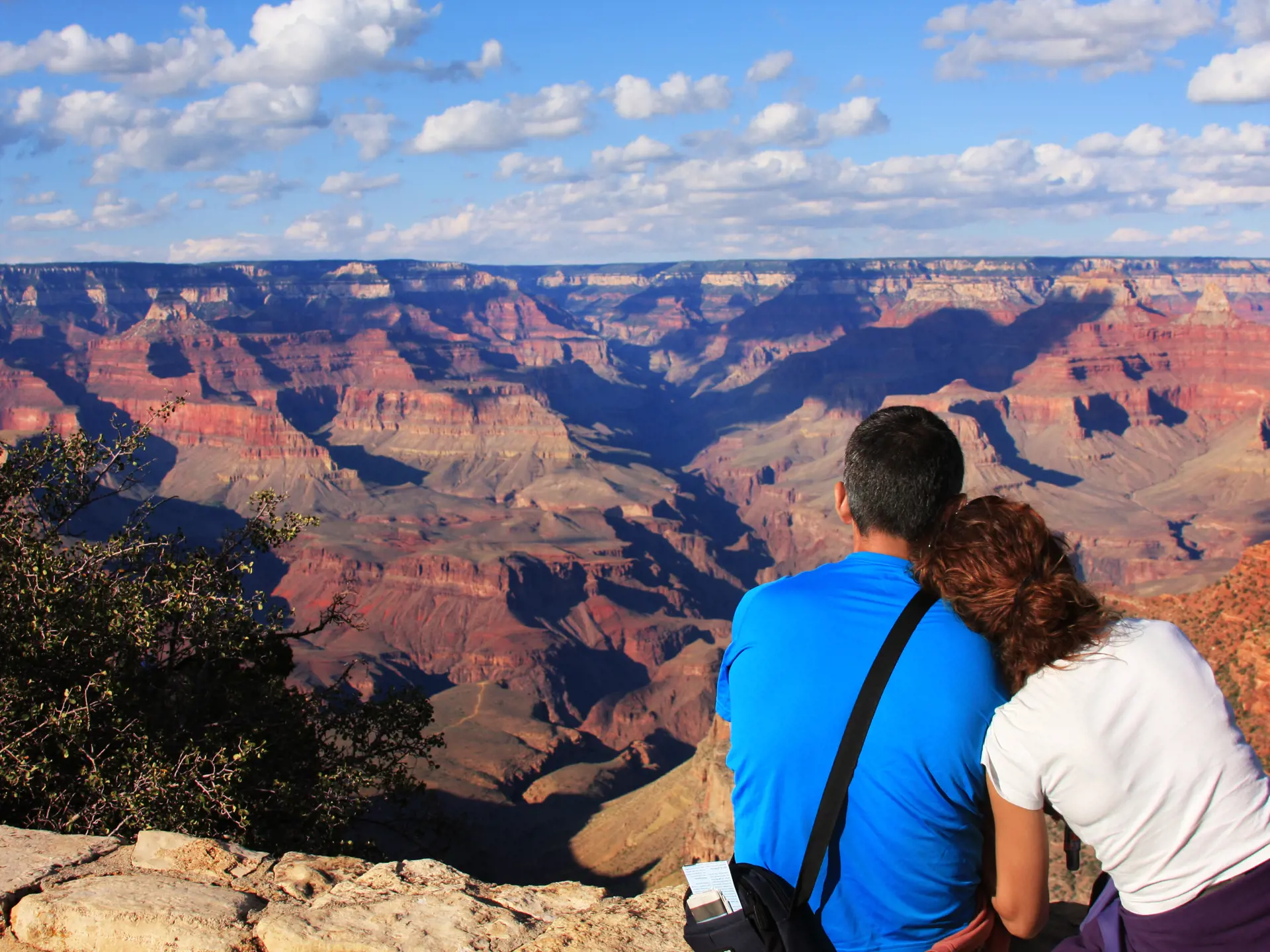 GRAND CANYON - man kan bruge flere timer på at sidde og nyde udsigten og det mægtige kløftlandskab ved Grand Canyon, Check Point Travel