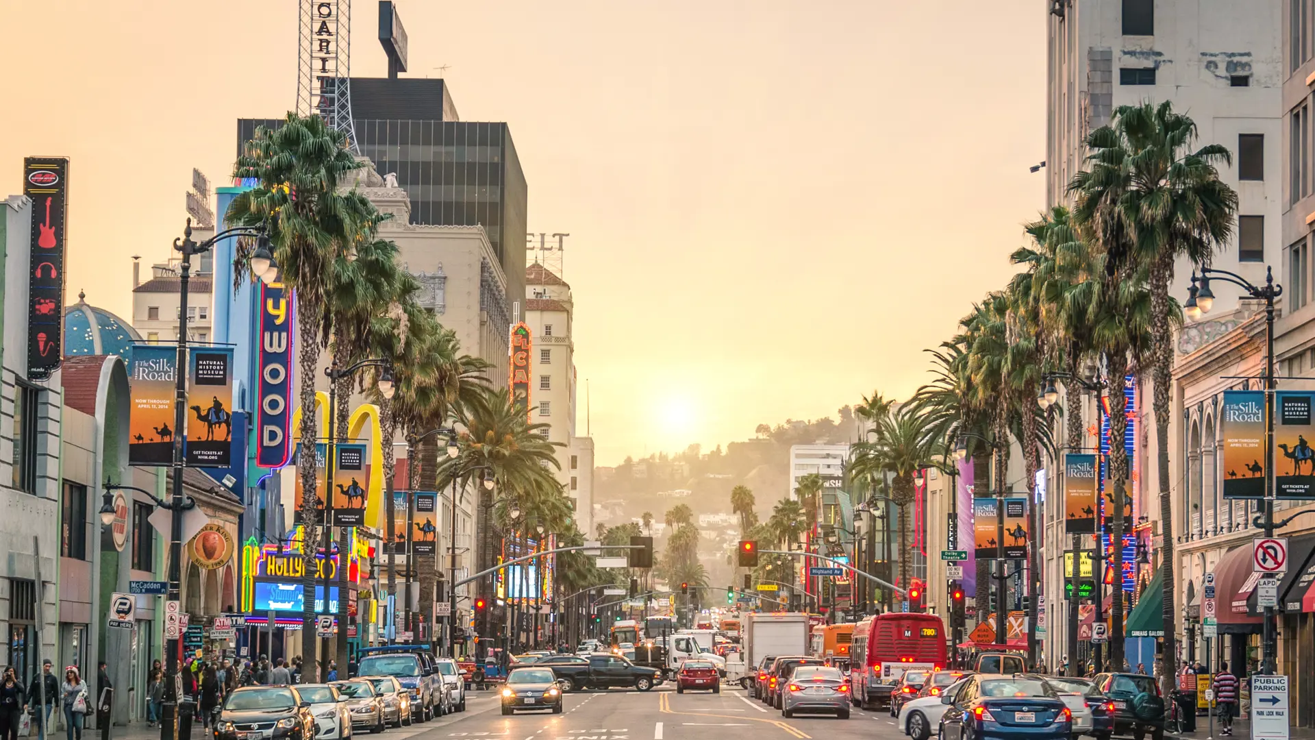 shutterstock_186048416 LOS ANGELES - DECEMBER 18, 2013 View of Hollywood Boulevard..jpg