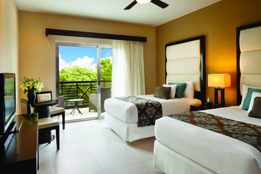 AZF Deluxe Room 524 Bedroom