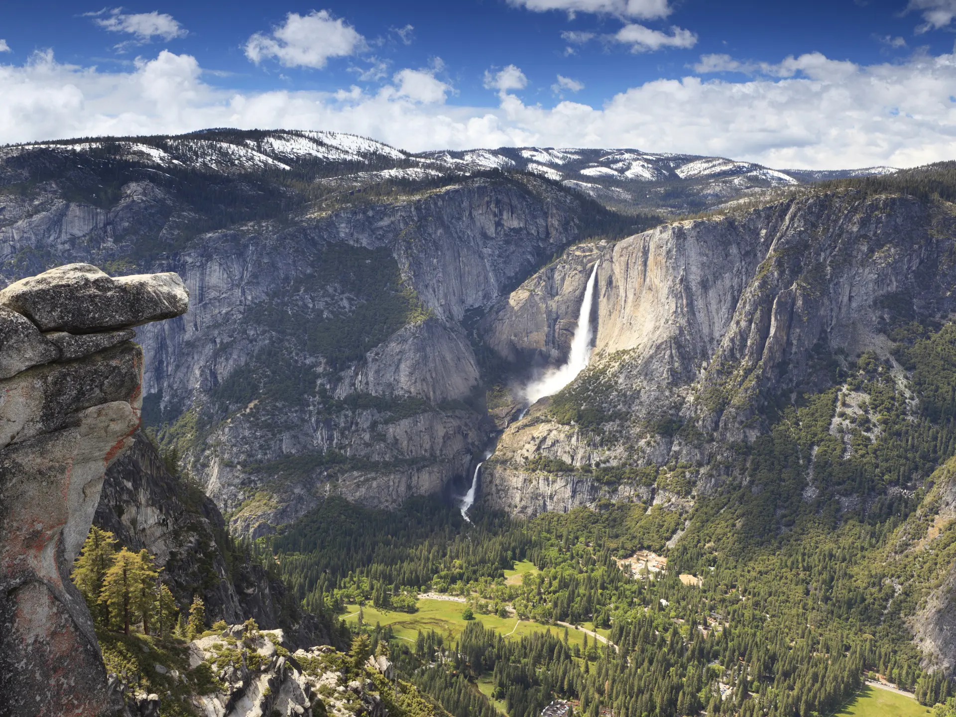 dag 7.1 shutterstock_89617939 View of Yosemite Valley from Glacier Point.jpg