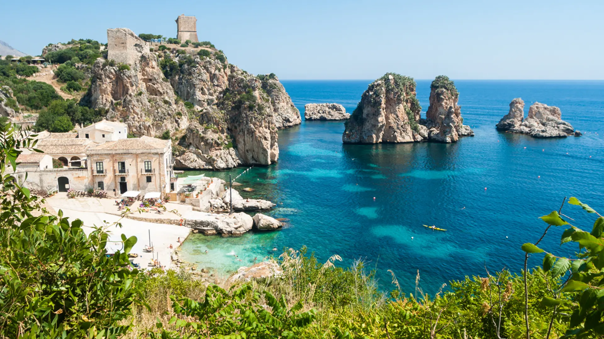 Faraglioni Og Tonnara På Scopello Shutterstock 212404762