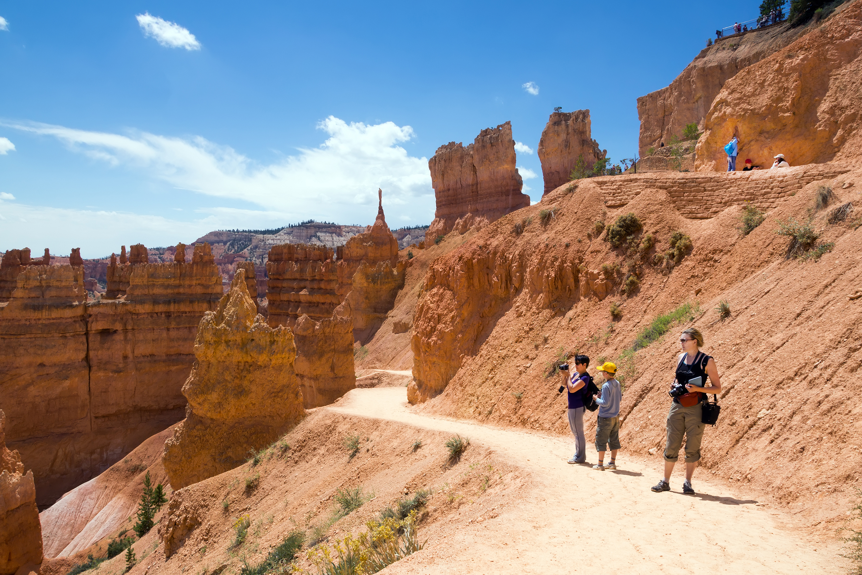 shutterstock_325312529 Adults with children on the trail. Bryce Canyon National Park, Utah, USA.jpg