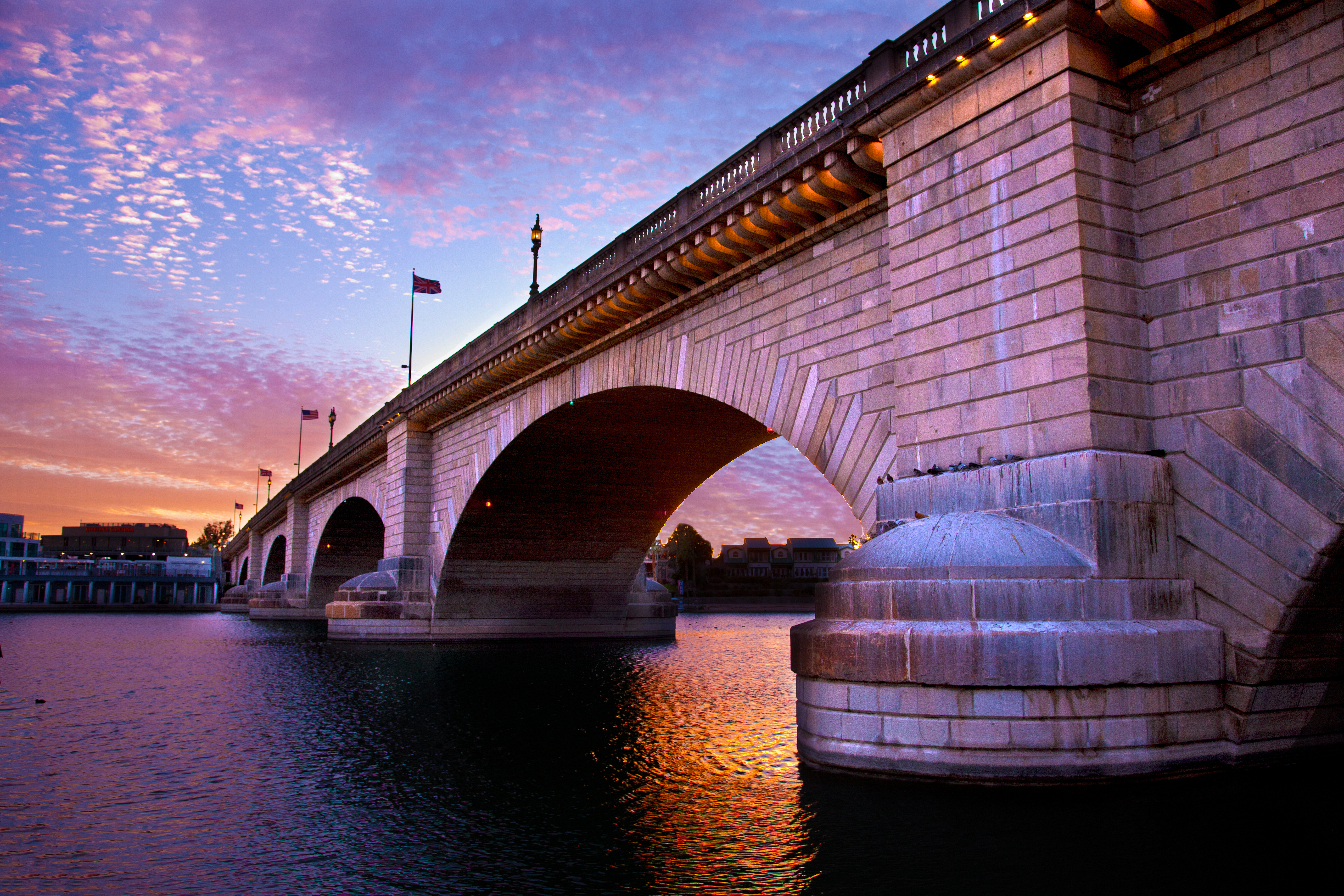 dag 15shutterstock_95491768 london bridge lake havasu.jpg