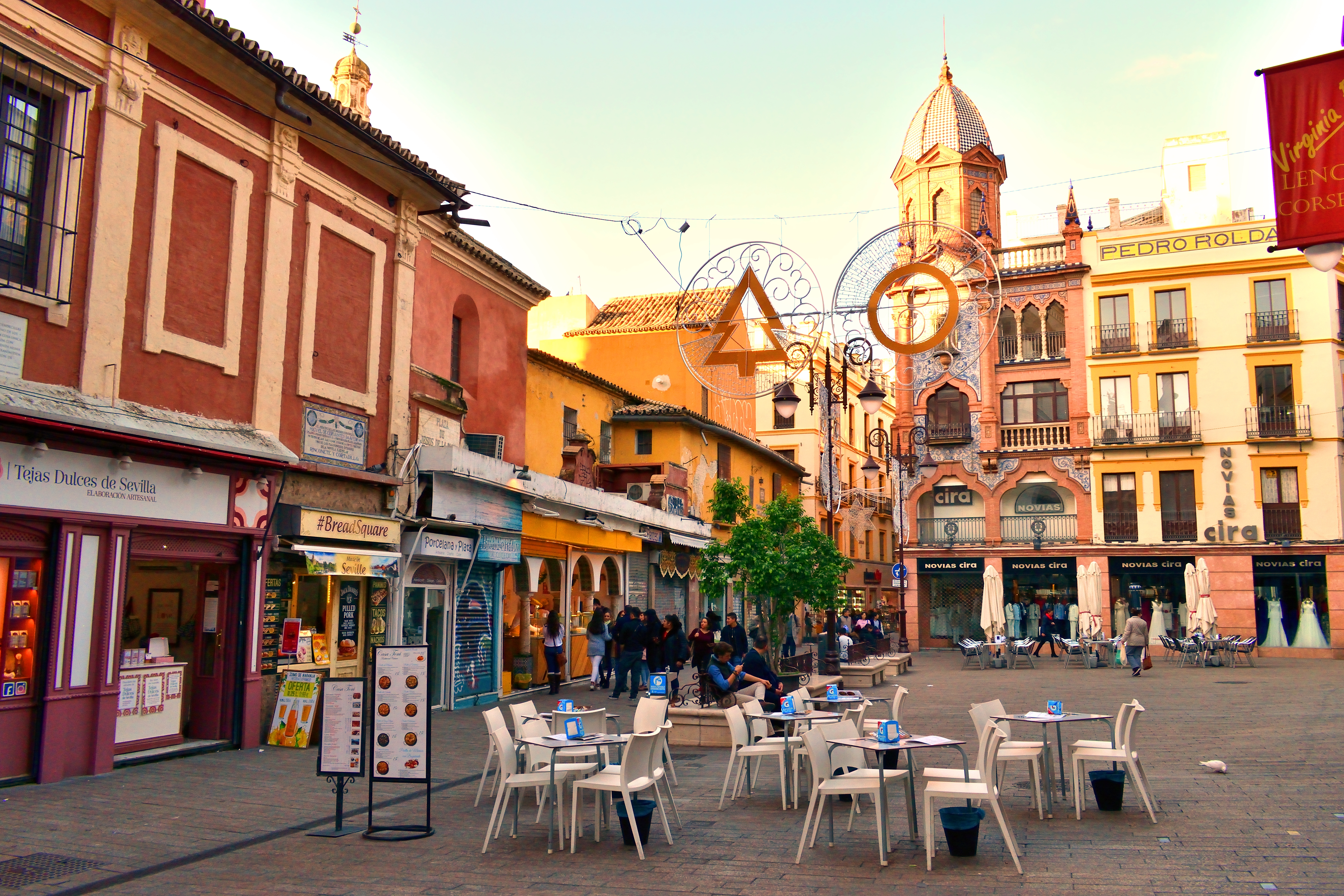 Sevilla Barrio Santa Cruz Shutterstock 1327360775