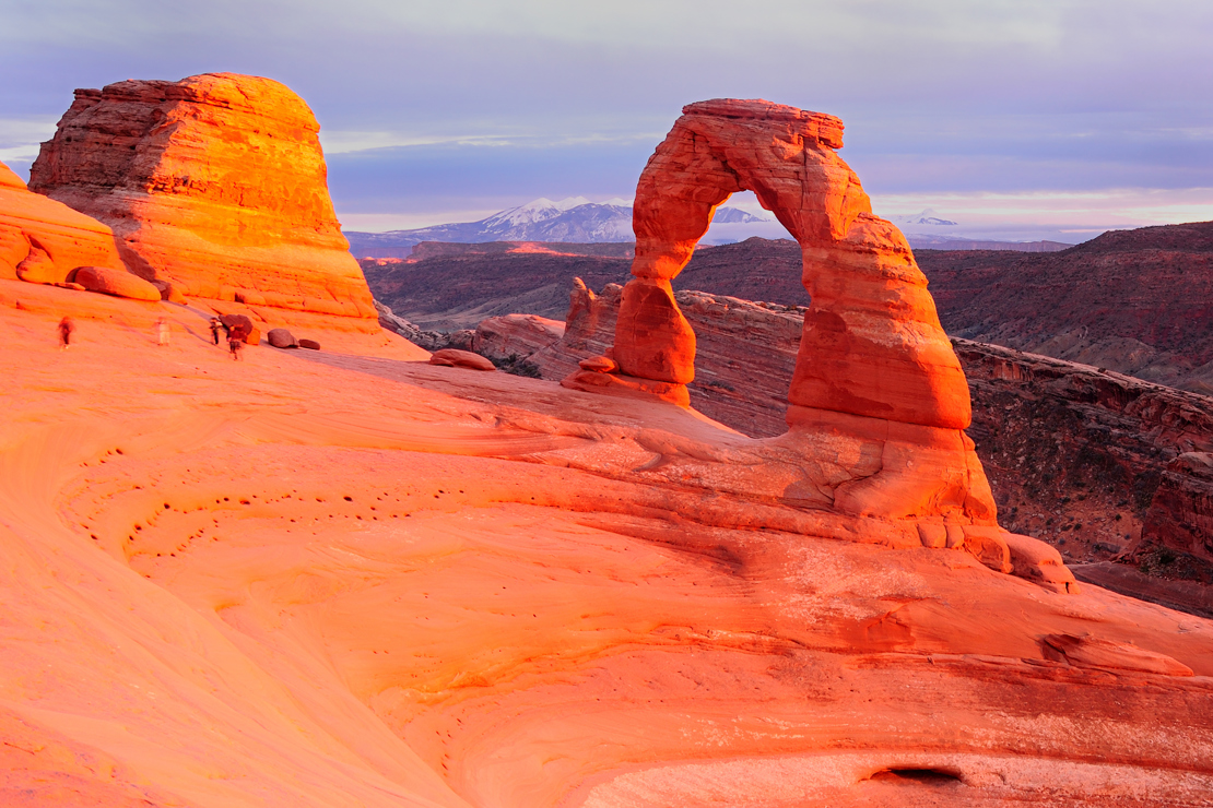 dag 15-16shutterstock_69480328 Delicate Arch Sunset, Arches National Park.jpg