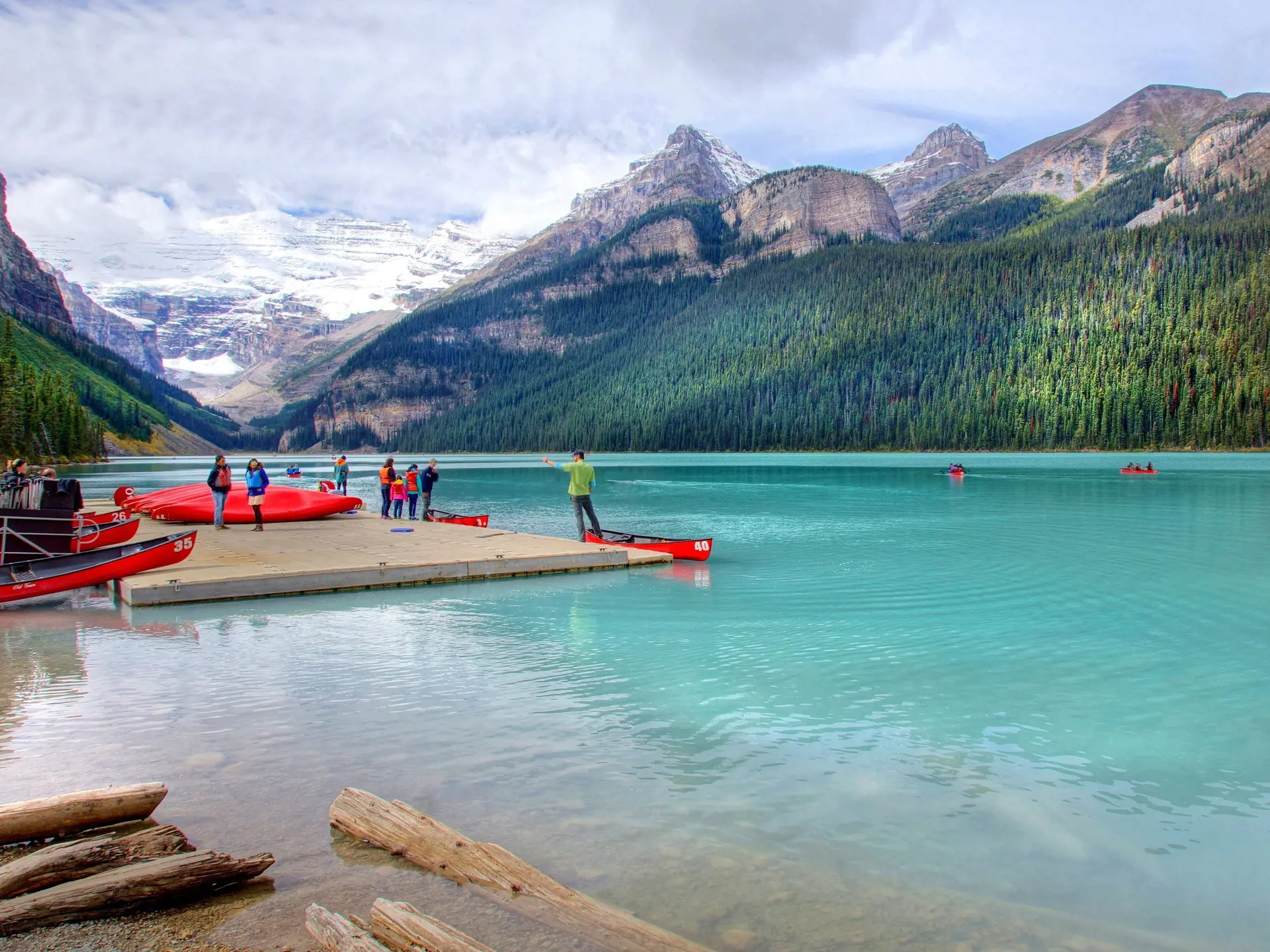 Shutterstock 583882642 Beautiful Lake Louise , National Park Banff , Canada