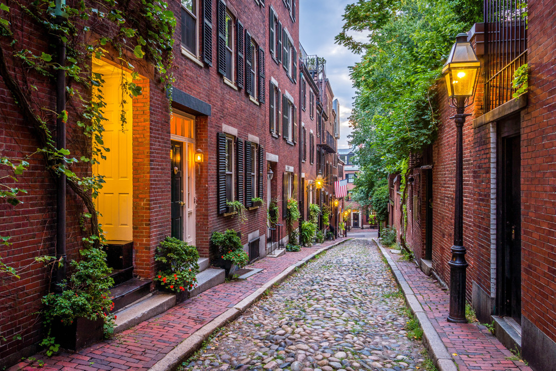 dag 7shutterstock_251325649 Acorn Street, Boston.jpg
