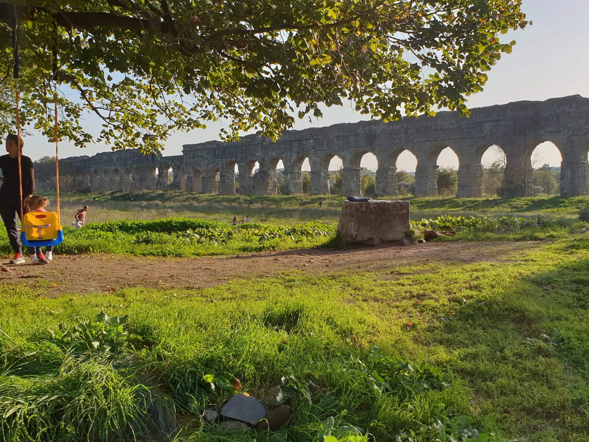 Via Appia fører jer forbi de akvædukter, der i sin tid forsynede Rom med vand