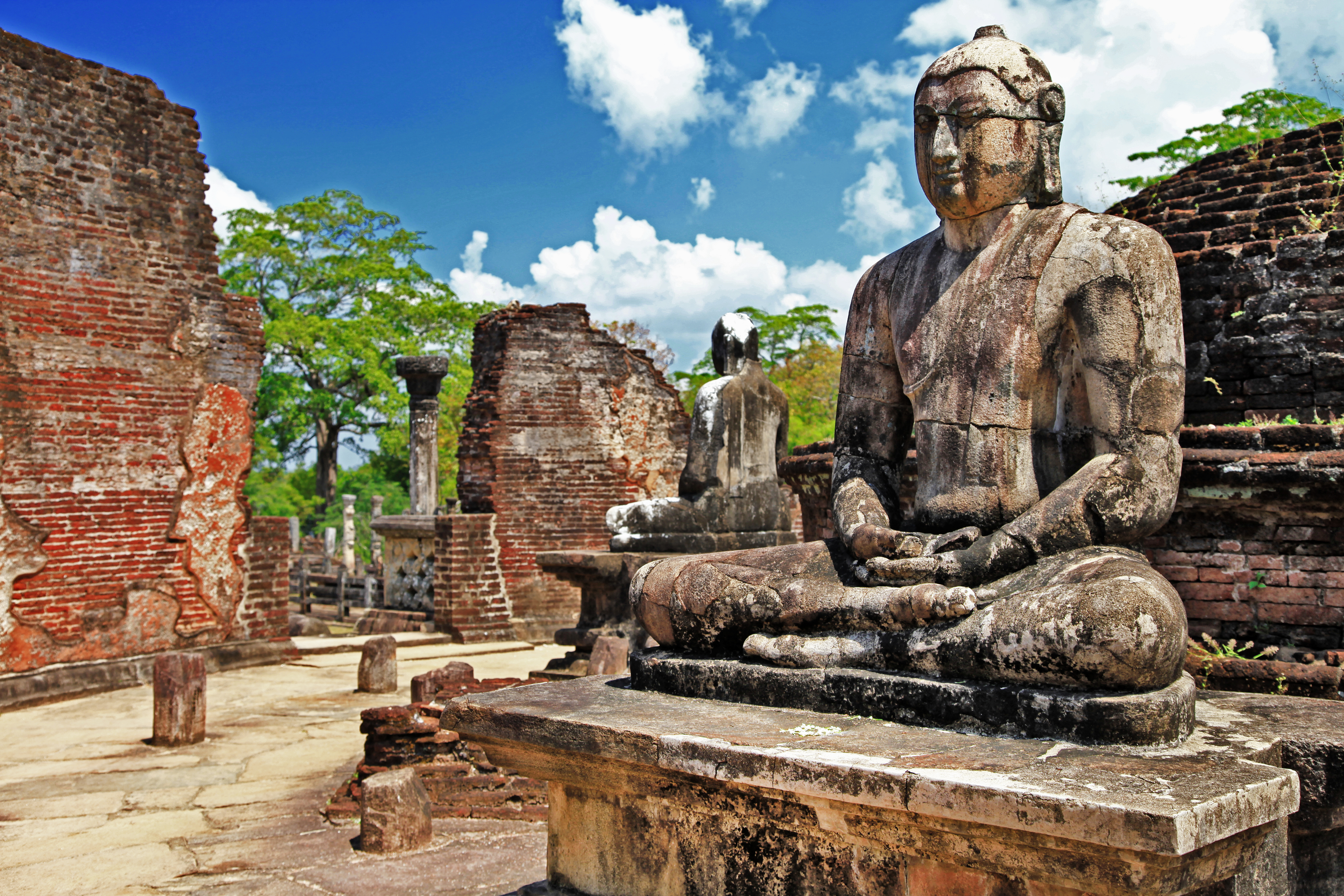 POLONNARUWA - ruiner i den gamle kongeby viser en fantastisk detaljerigdom, Check Point Travel