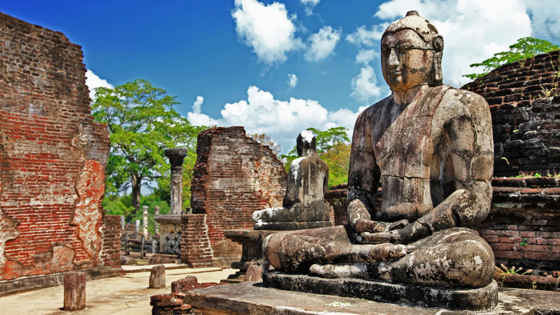 POLONNARUWA - ruiner i den gamle kongeby viser en fantastisk detaljerigdom, Check Point Travel