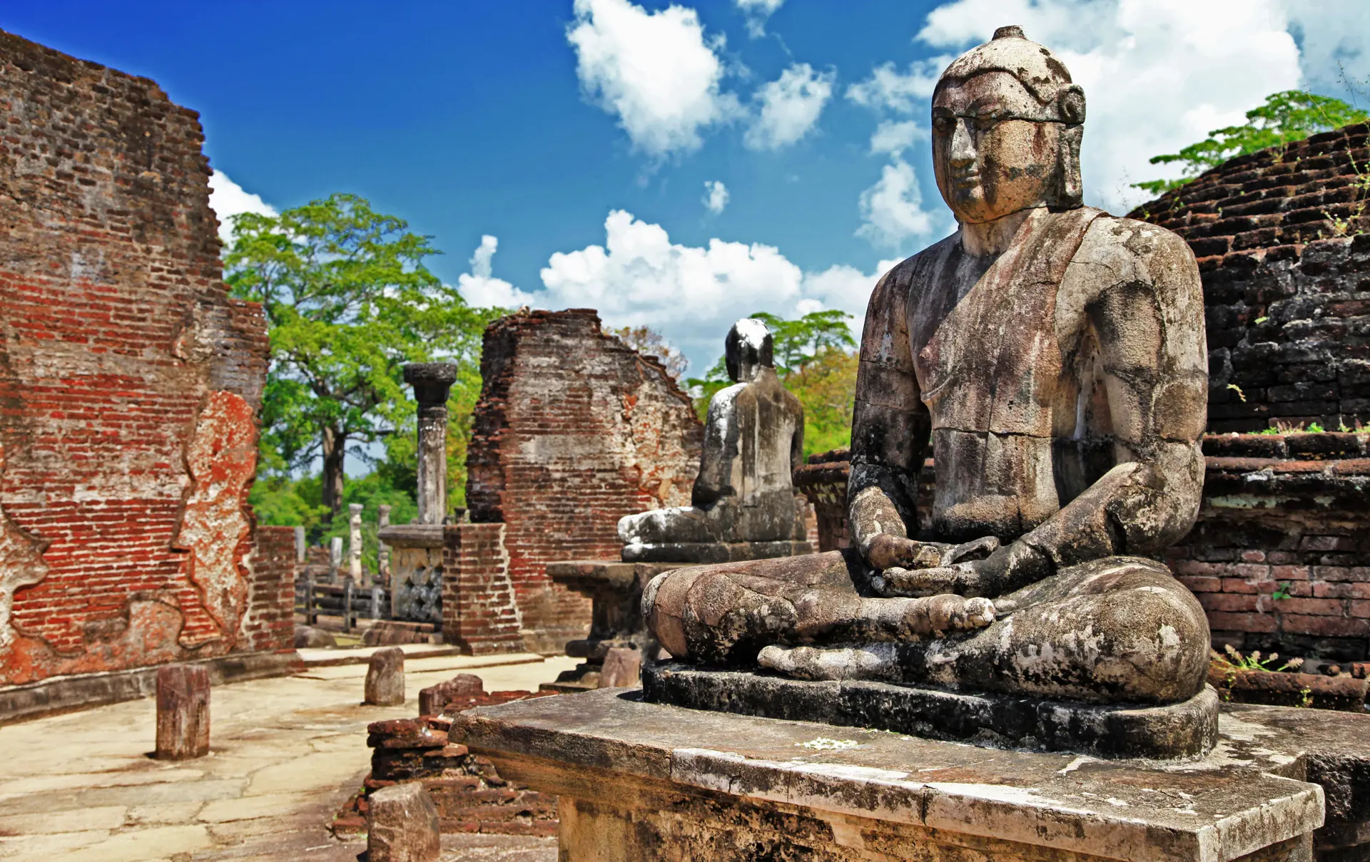 POLONNARUWA - ruiner i den gamle kongeby viser en fantastisk detaljerigdom, Check Point Travel