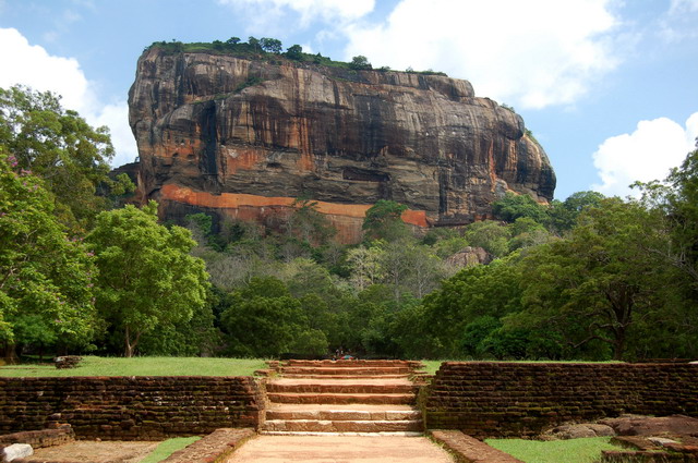 SIGIRIYA - overvej en tur op ad klippen til ruinerne på toppen, Check Point Travel