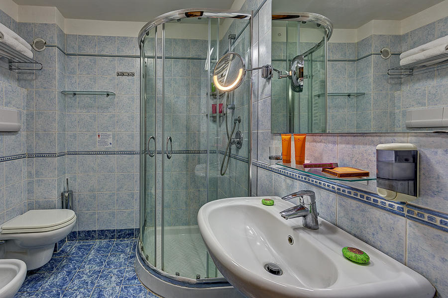 Ariston Bathroom With Shower