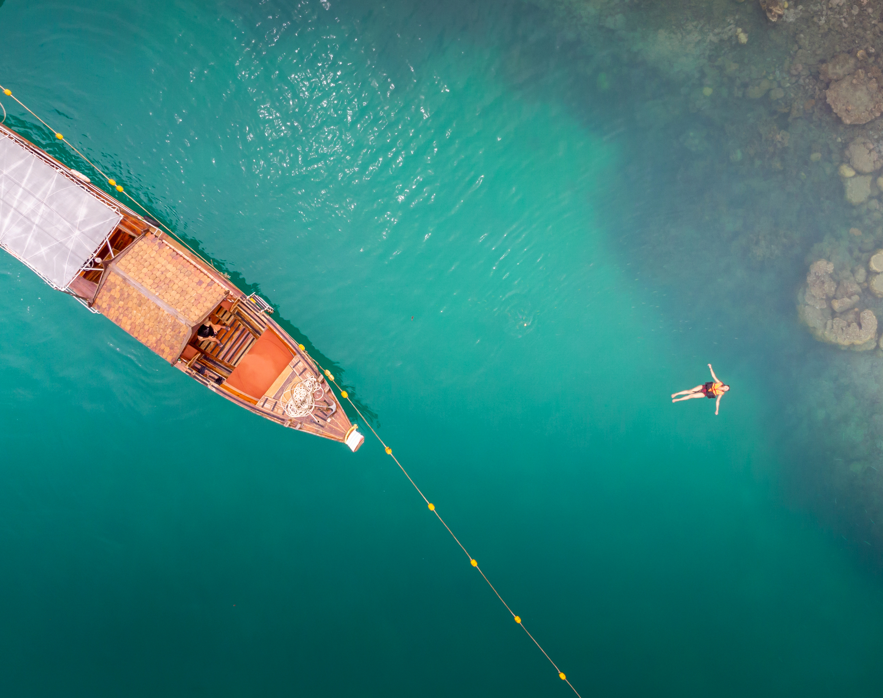 Rocky's har sin helt egen båd, som bliver brugt til ture og udflugter.
