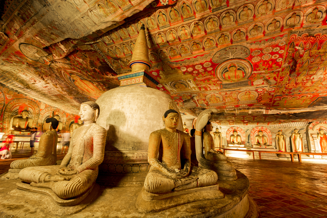 dag 3shutterstock_191541959 Buddha statues in Dambulla Cave Temple, Srilanka.jpg