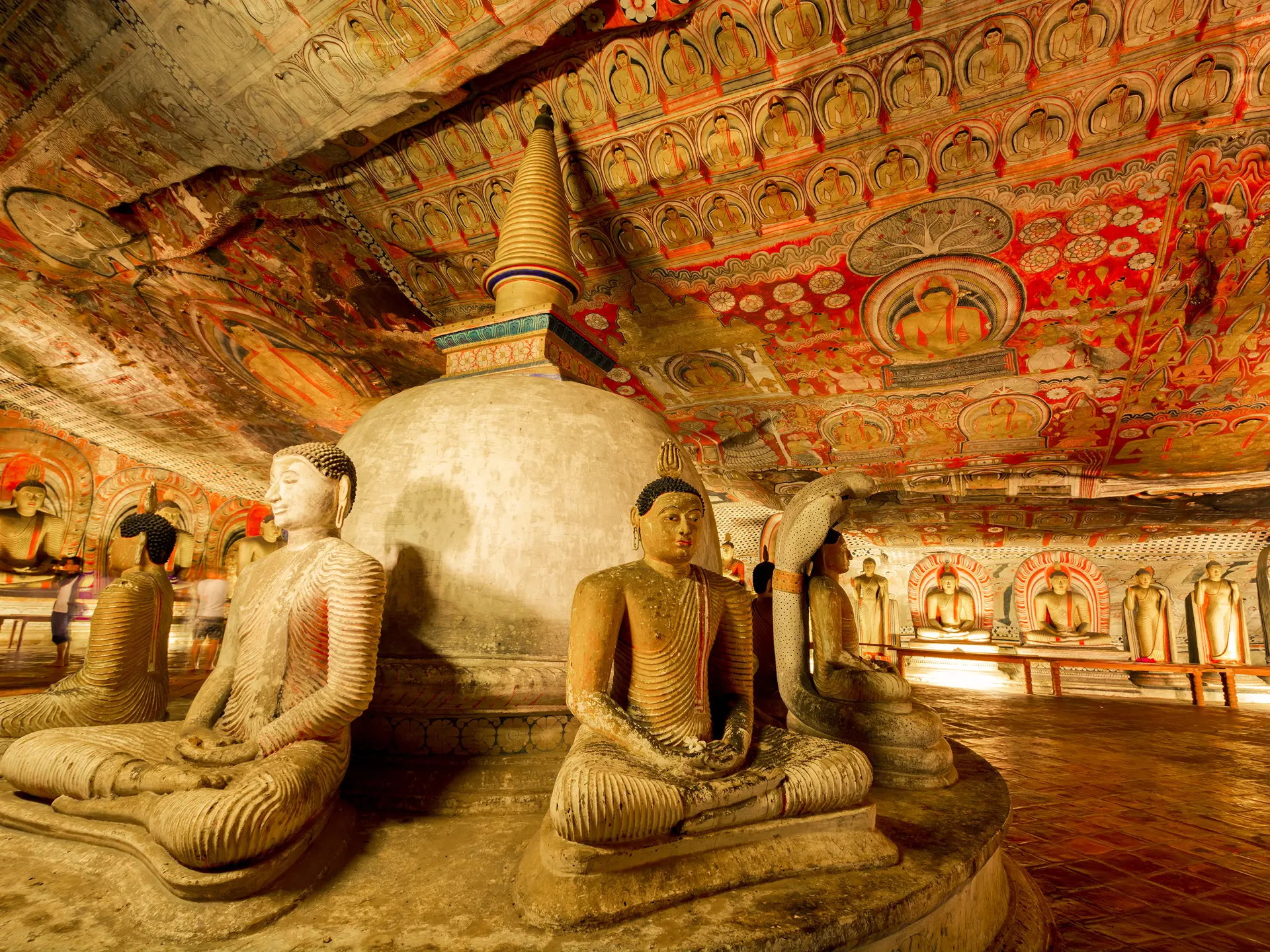dag 3shutterstock_191541959 Buddha statues in Dambulla Cave Temple, Srilanka.jpg