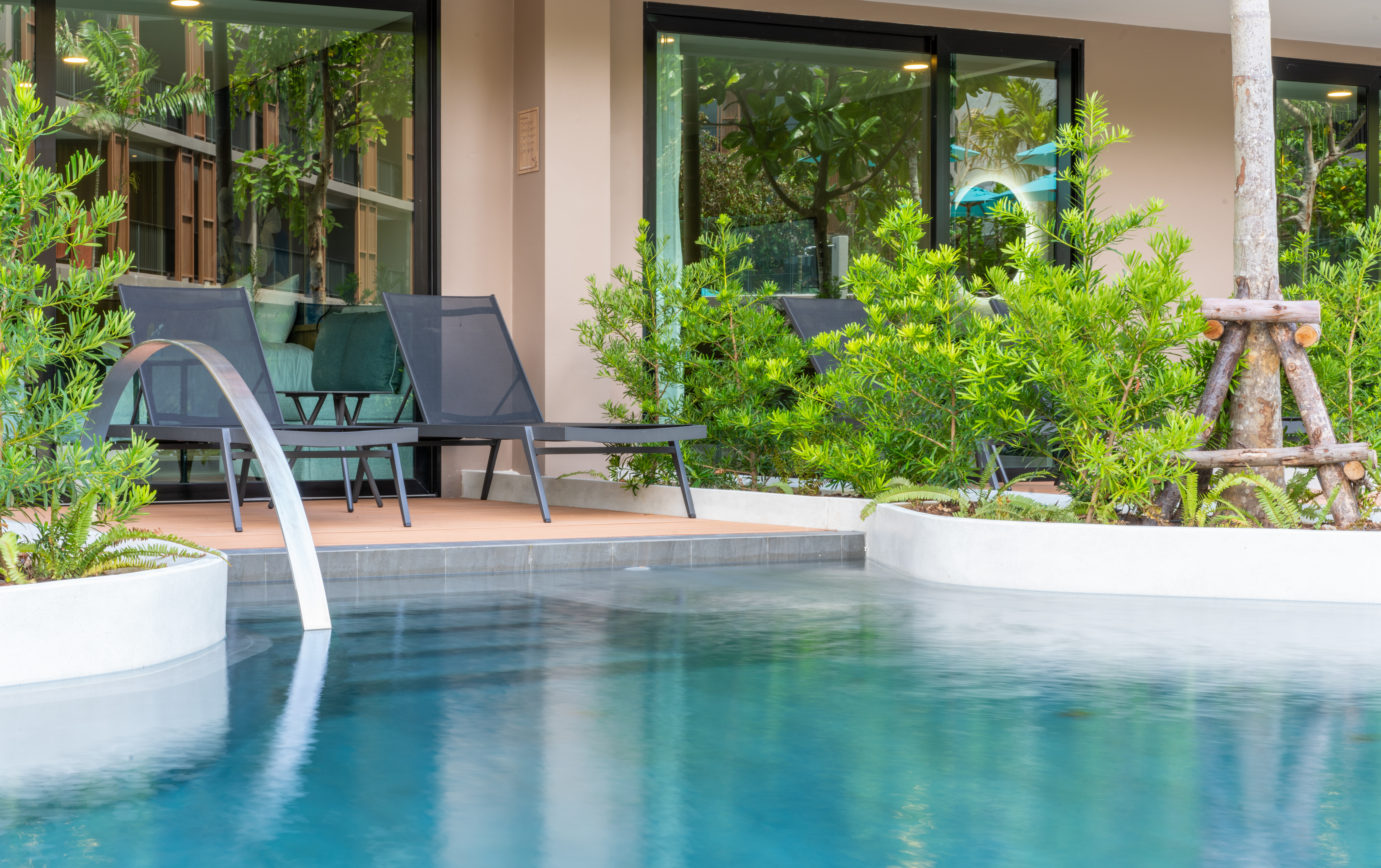 Flora Pool Access 010