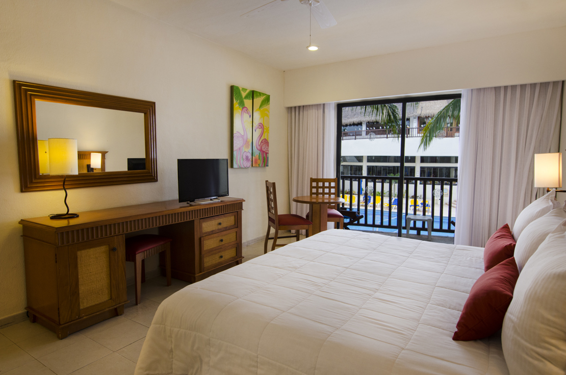 King Bed Pool View