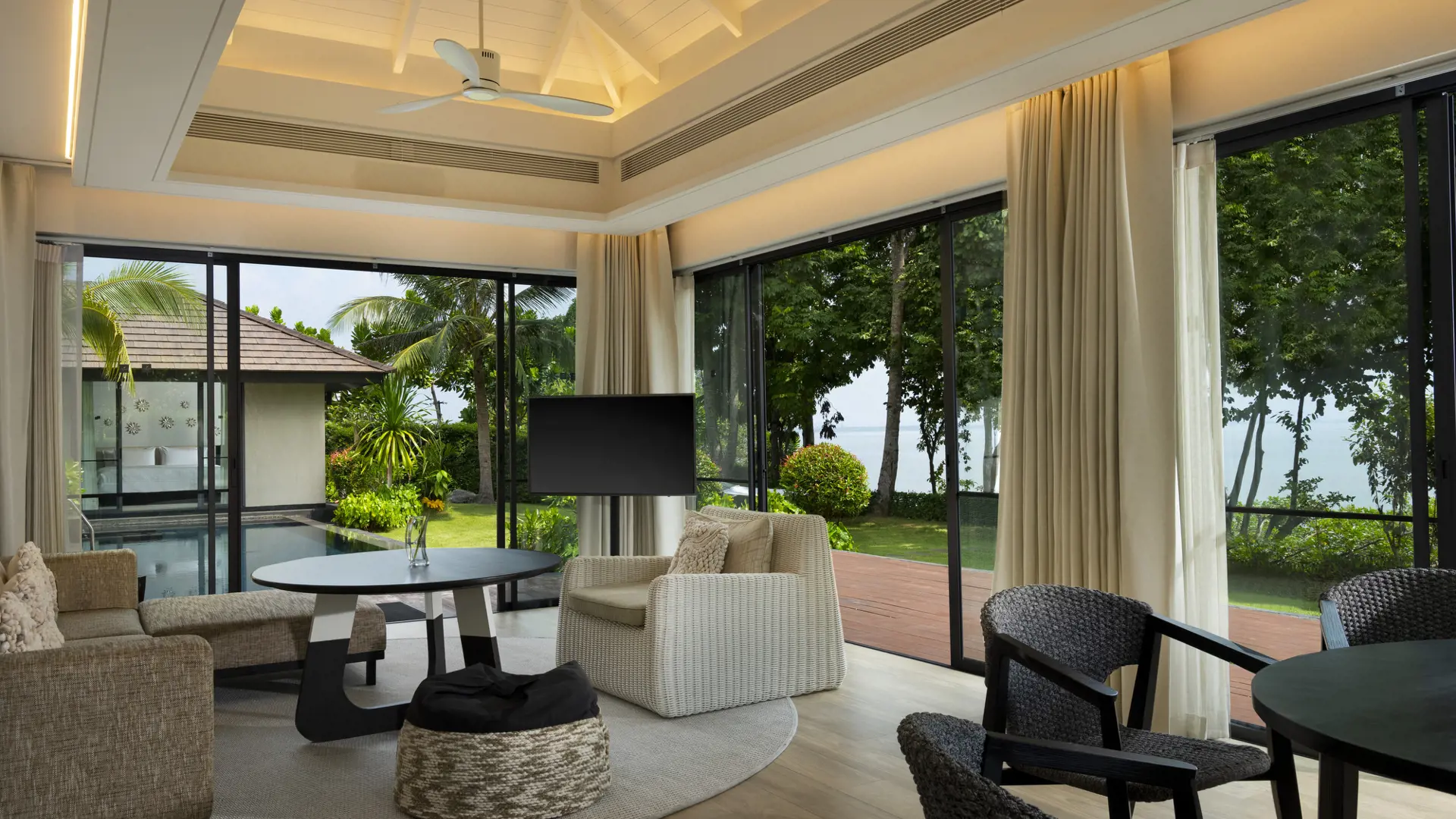 3 Living Room In Grand Pool Villa