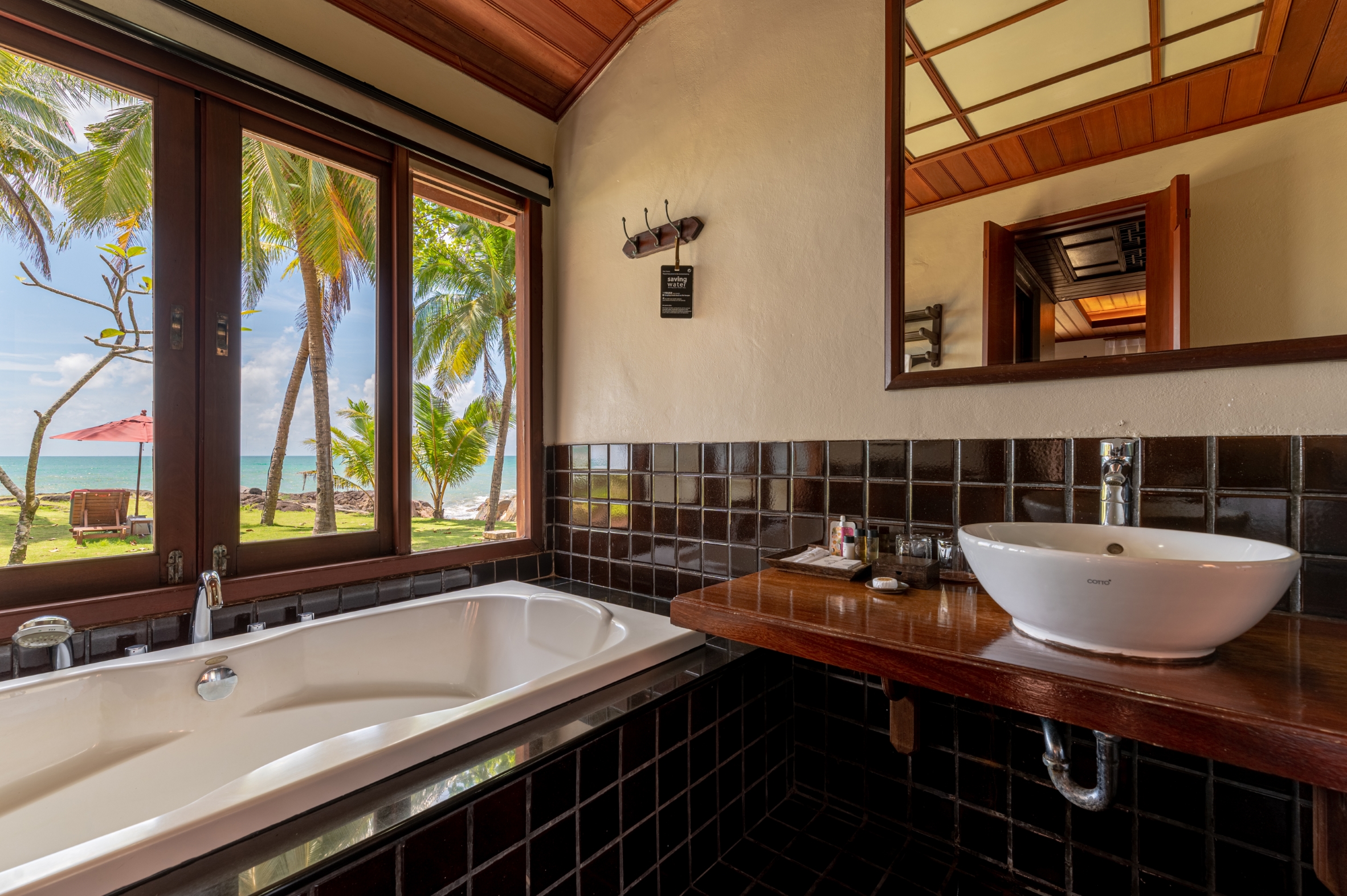 Similan Pearl Villa Bathroom1