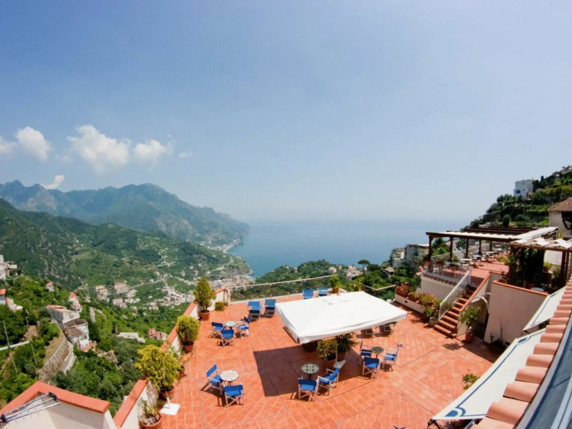 Tagterrassen på Hotel Bonadies