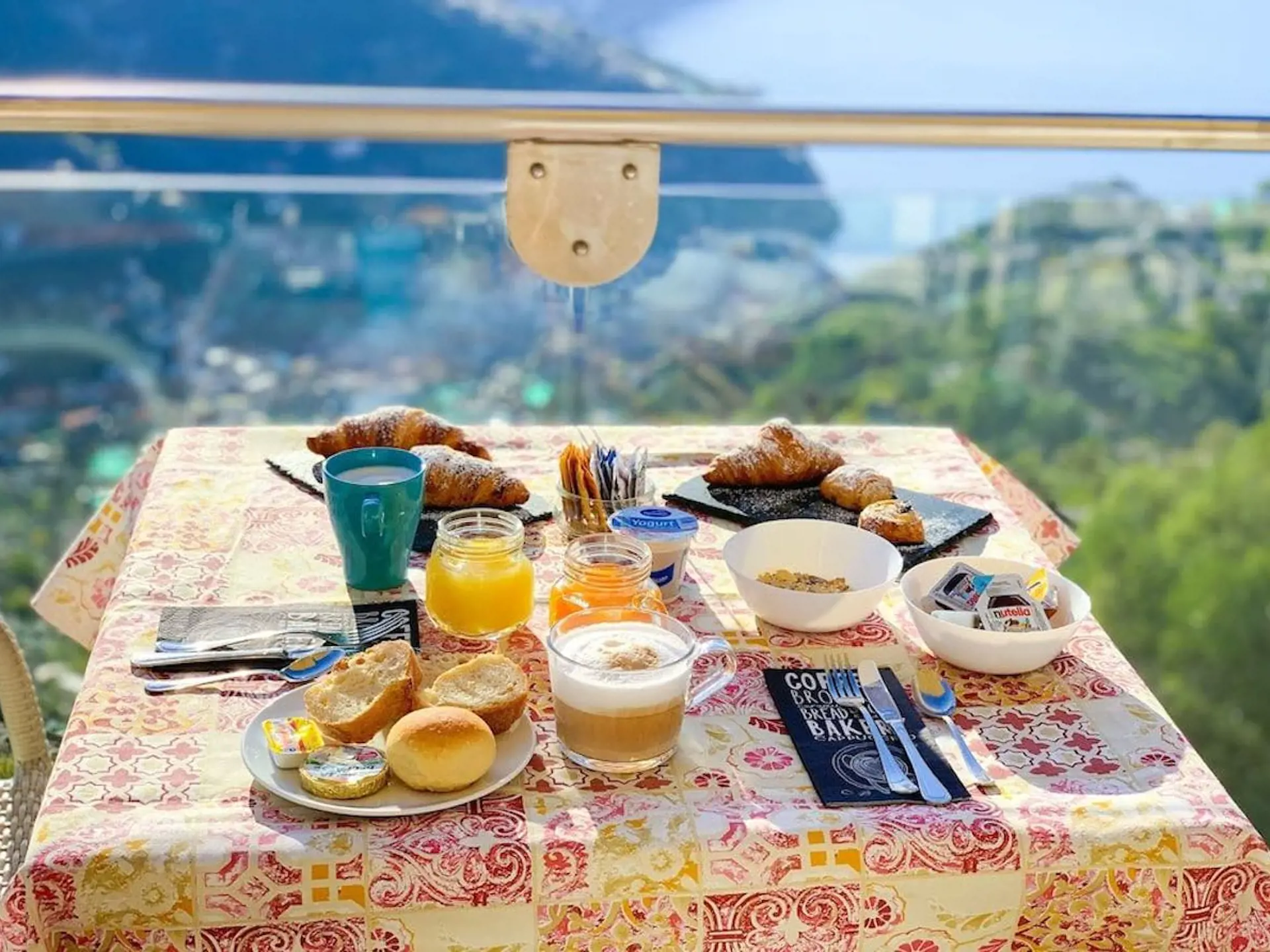 Morgenmad med udsigt på Hotel Bonadies i Ravello