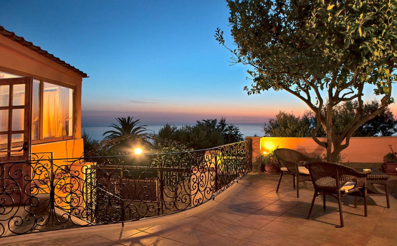 Hotel Il Girasole ligger på en vestvendt skråning ved Anacapri