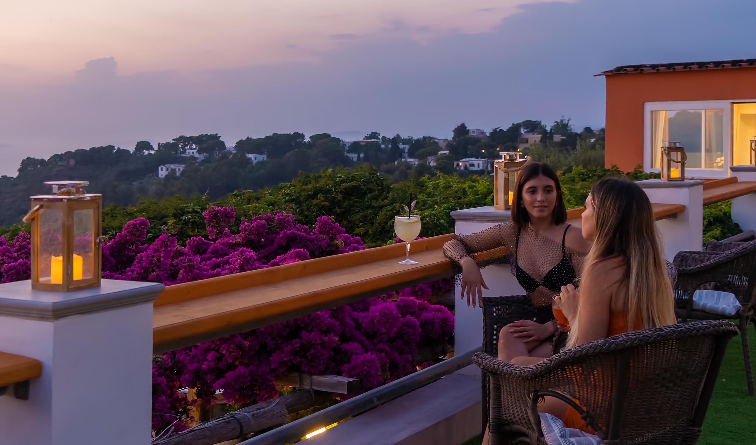 Nyd en drink og den fantastiske solnedgang på Hotel Il Girasole