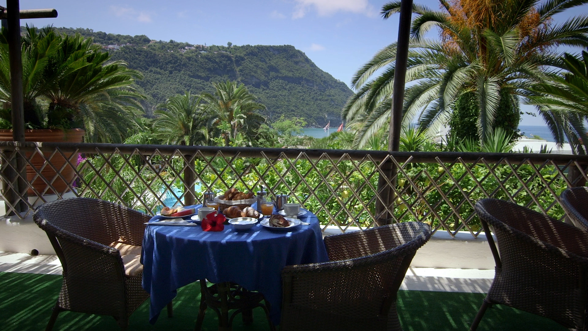 Semiramis kan også tilbyde værelser med havudsigt