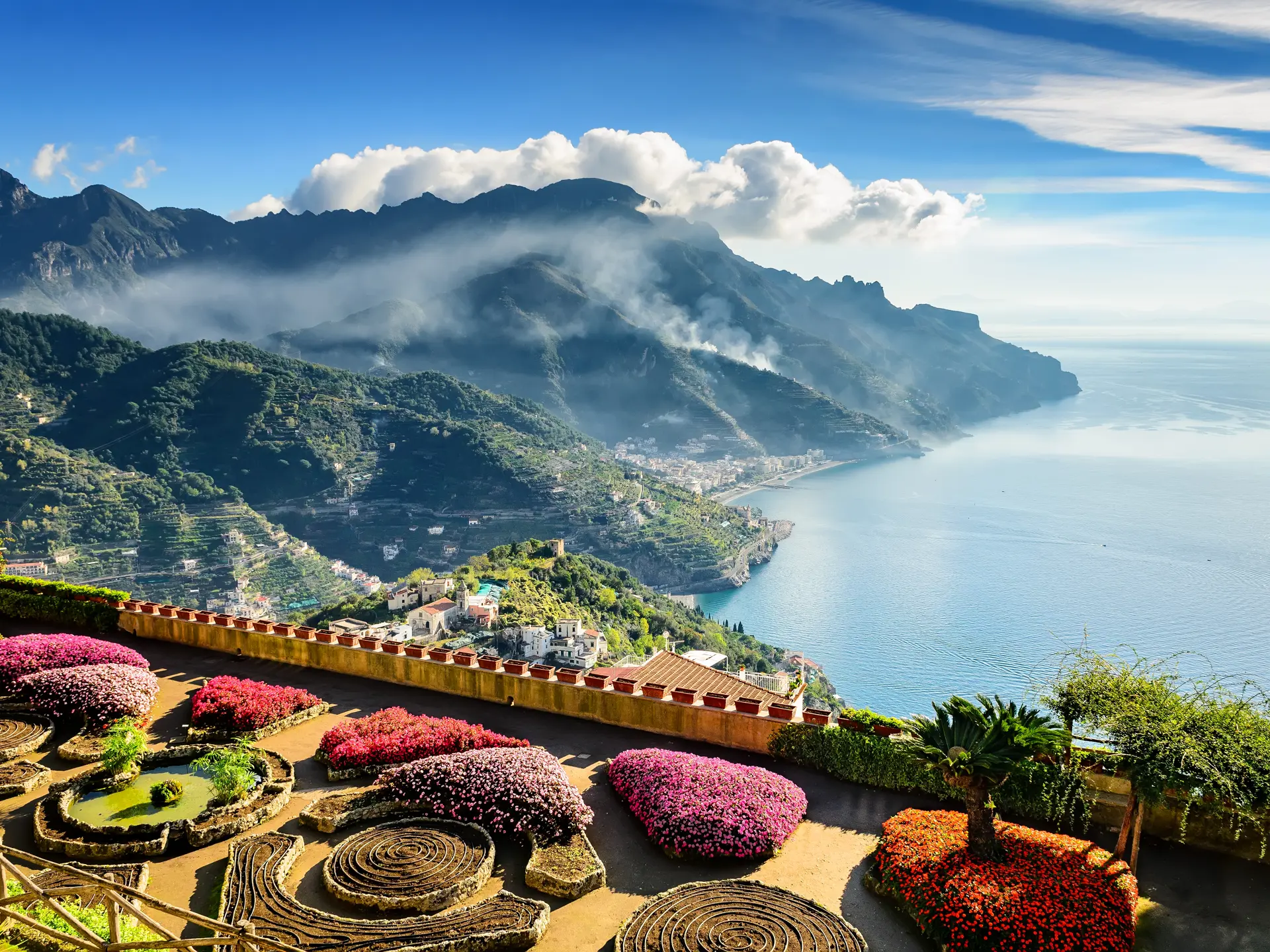 Udsigt fra en af de smukke haver i Ravello