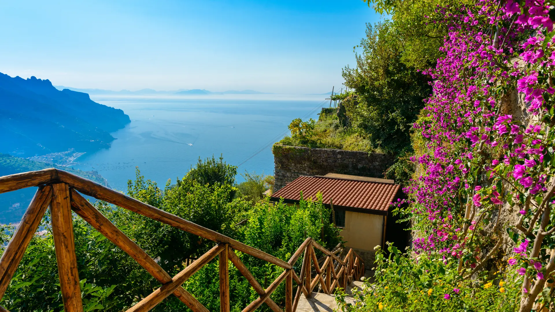 Ravello er fyldt med trapper og stier med udsigt til Amalfikysten