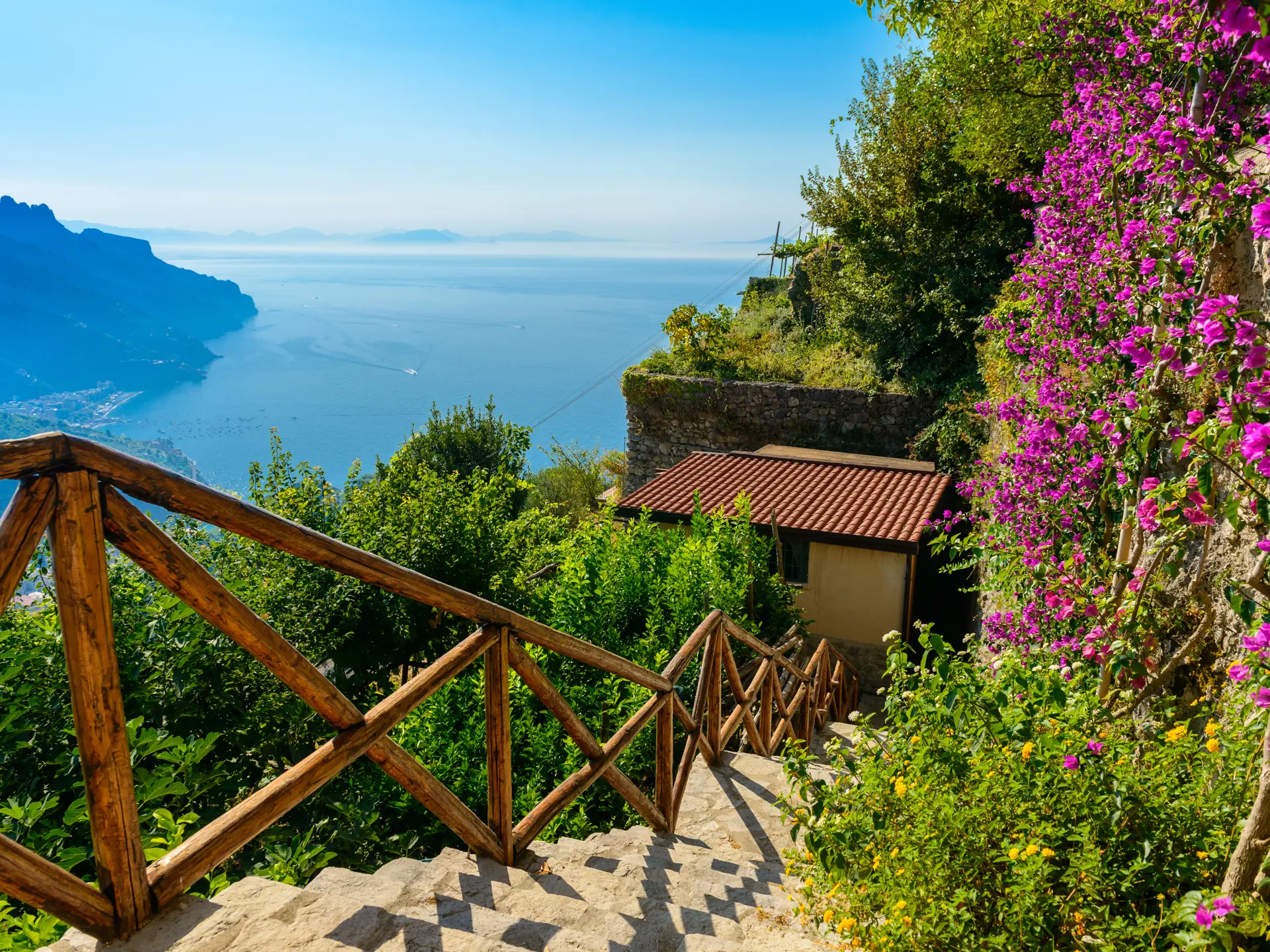 Ravello er fyldt med trapper og stier med udsigt til Amalfikysten