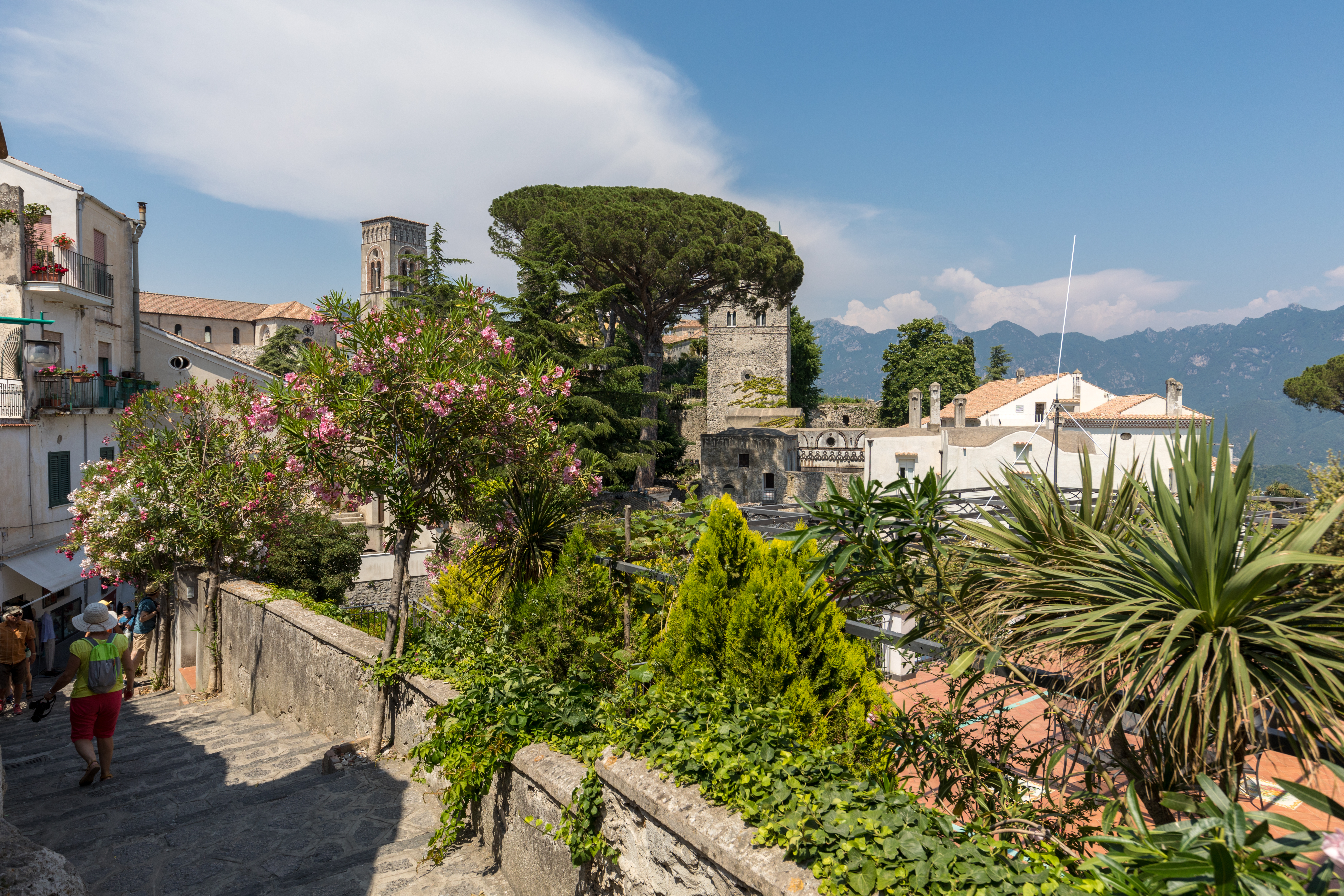 Der er smukt og stemningsfuldt i den gamle middelalderby, Ravello