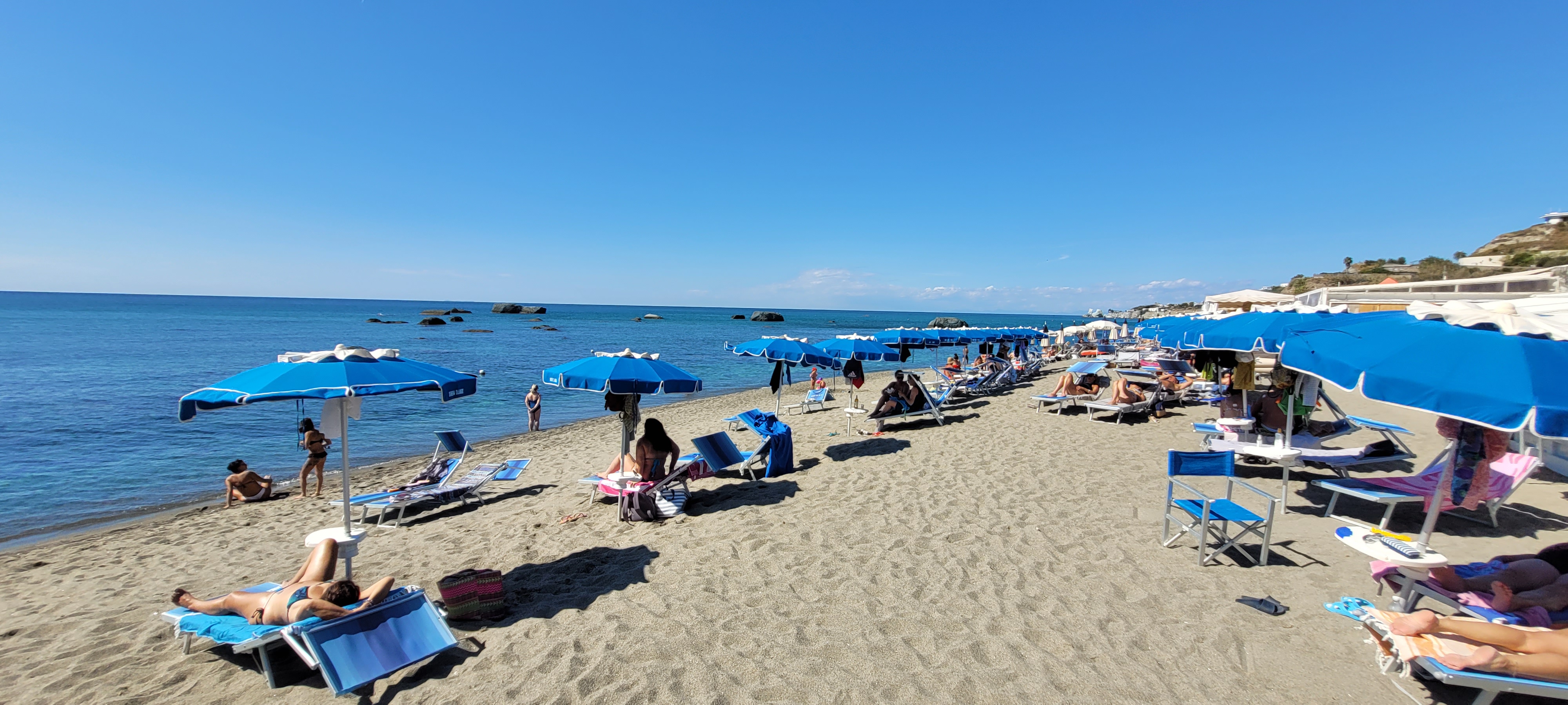 Citara-stranden ligger 5 minutters gang fra Hotel Semiramis