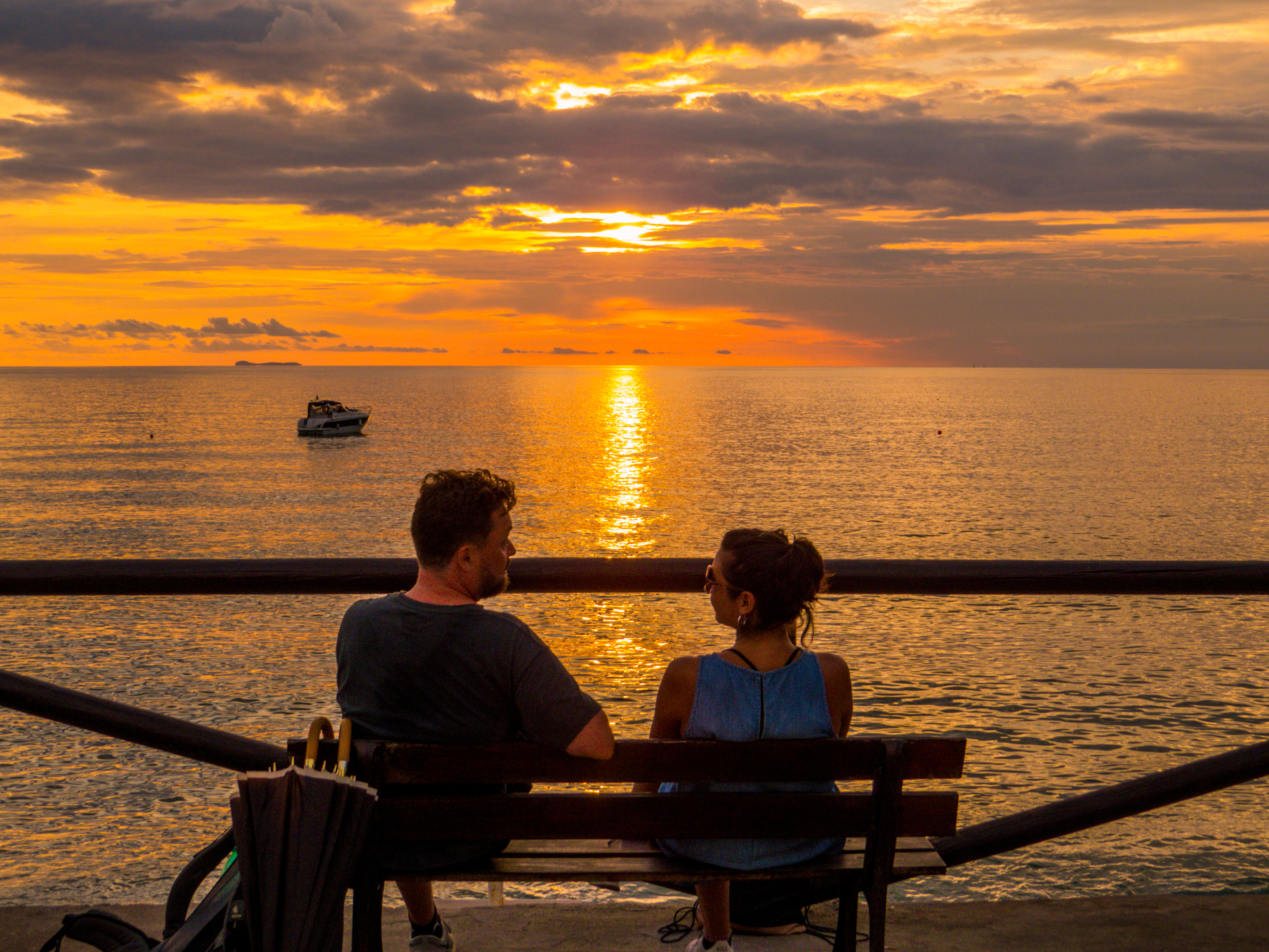 Solnedgang ved San Francesco Beach i Forio
