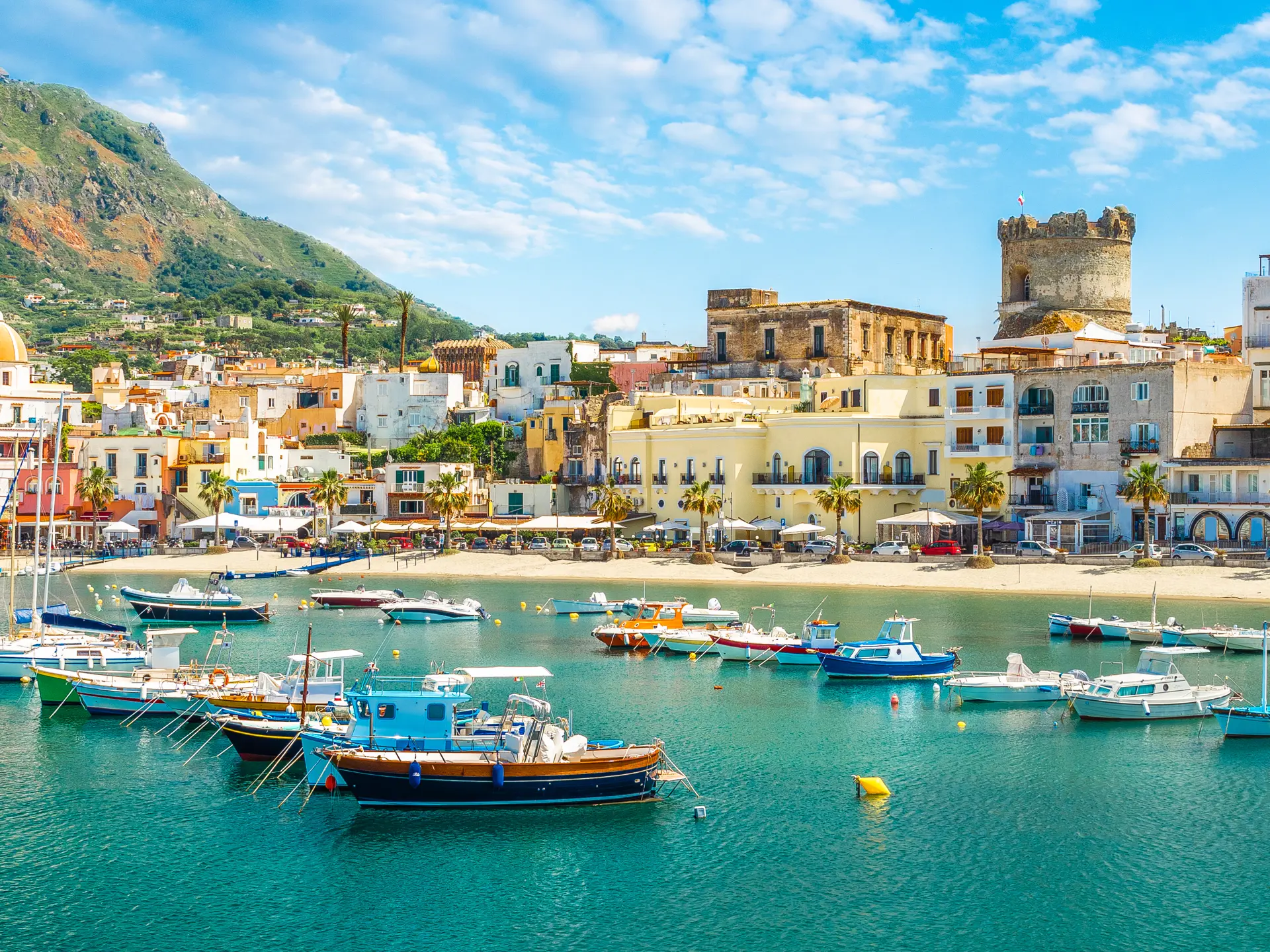 Ischia - Havnebyen Forio ligger tæt på Hotel Semiramis