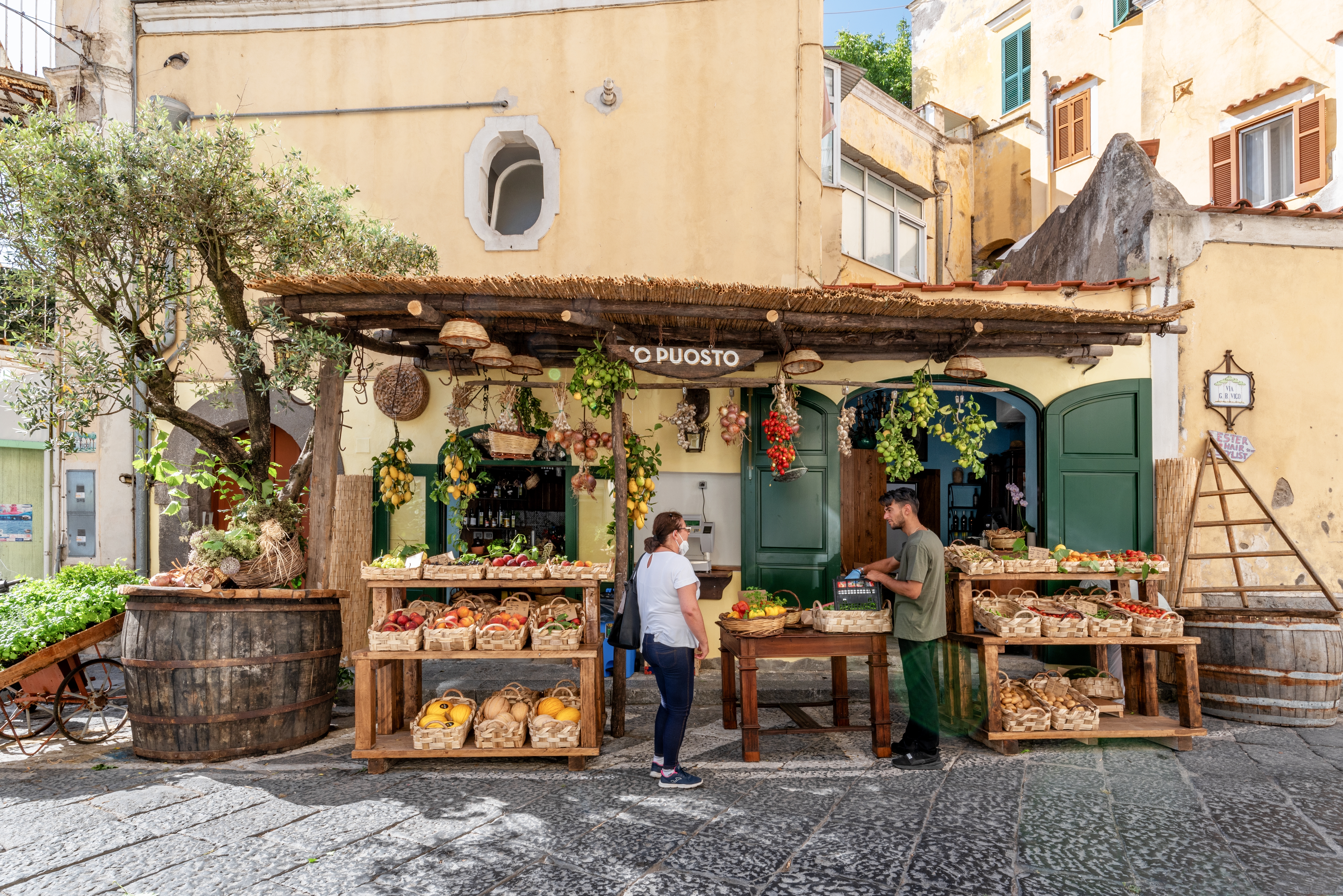 En grøntsagsbod i Forio
