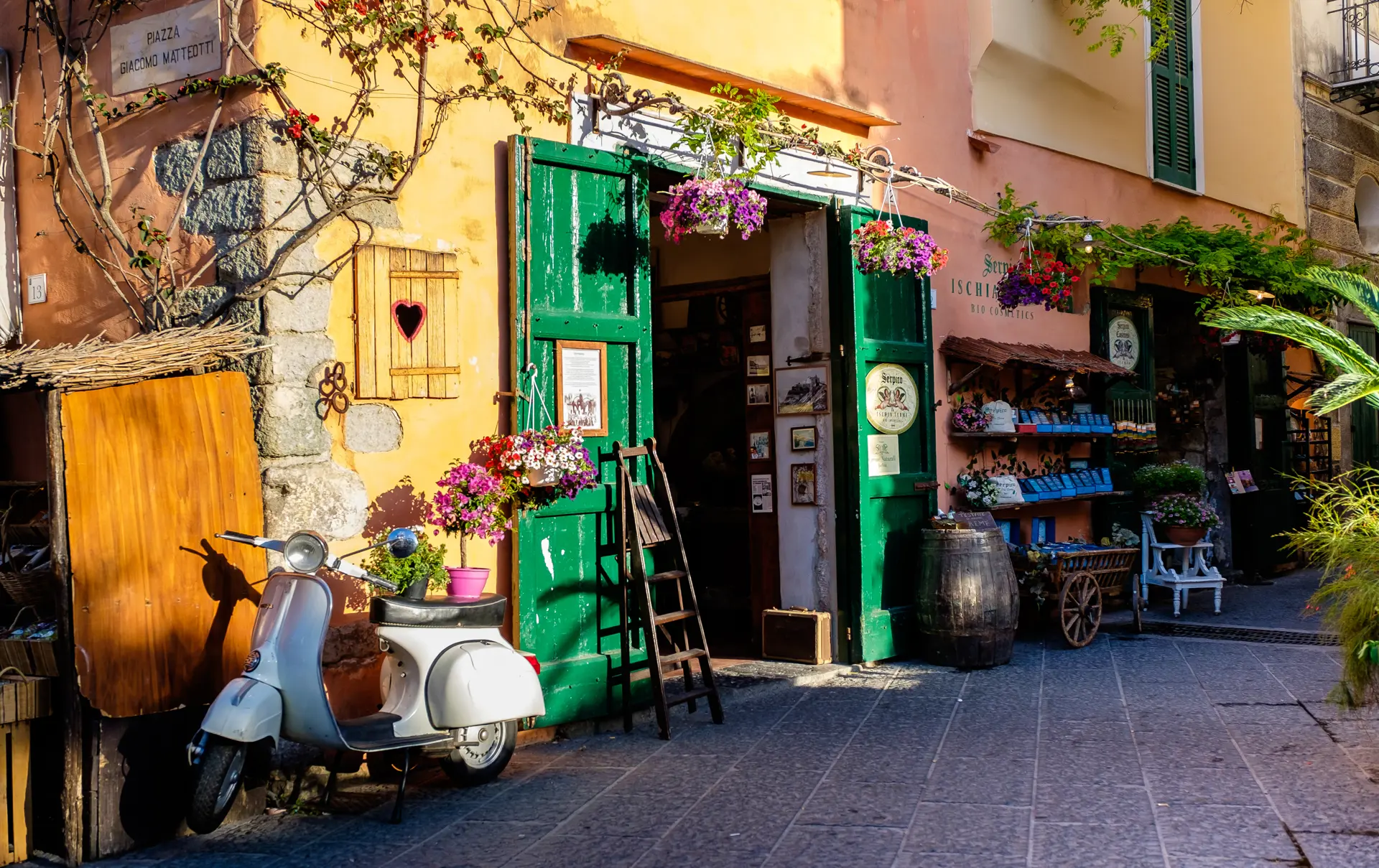 Forio er en hyggelig by med et godt udvalg af butikker og restauranter