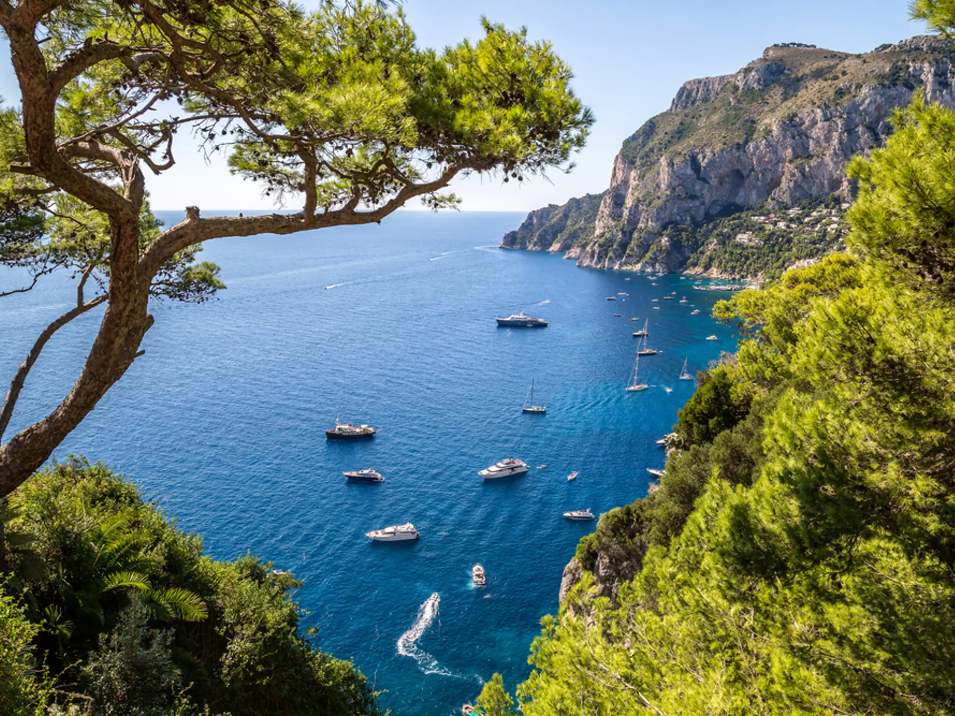 Capri byder på enestående natur og mange, flotte udsigtspunkter.