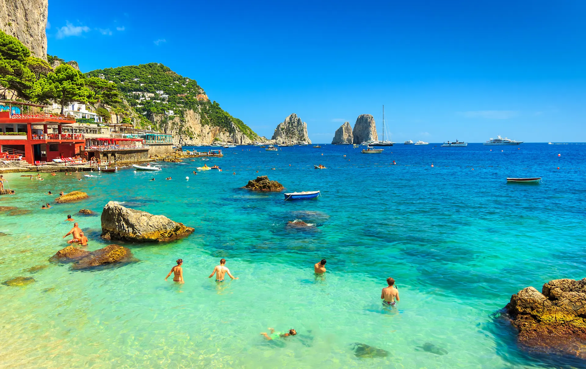 Nap en dukkert ved Marina Piccola på Capri