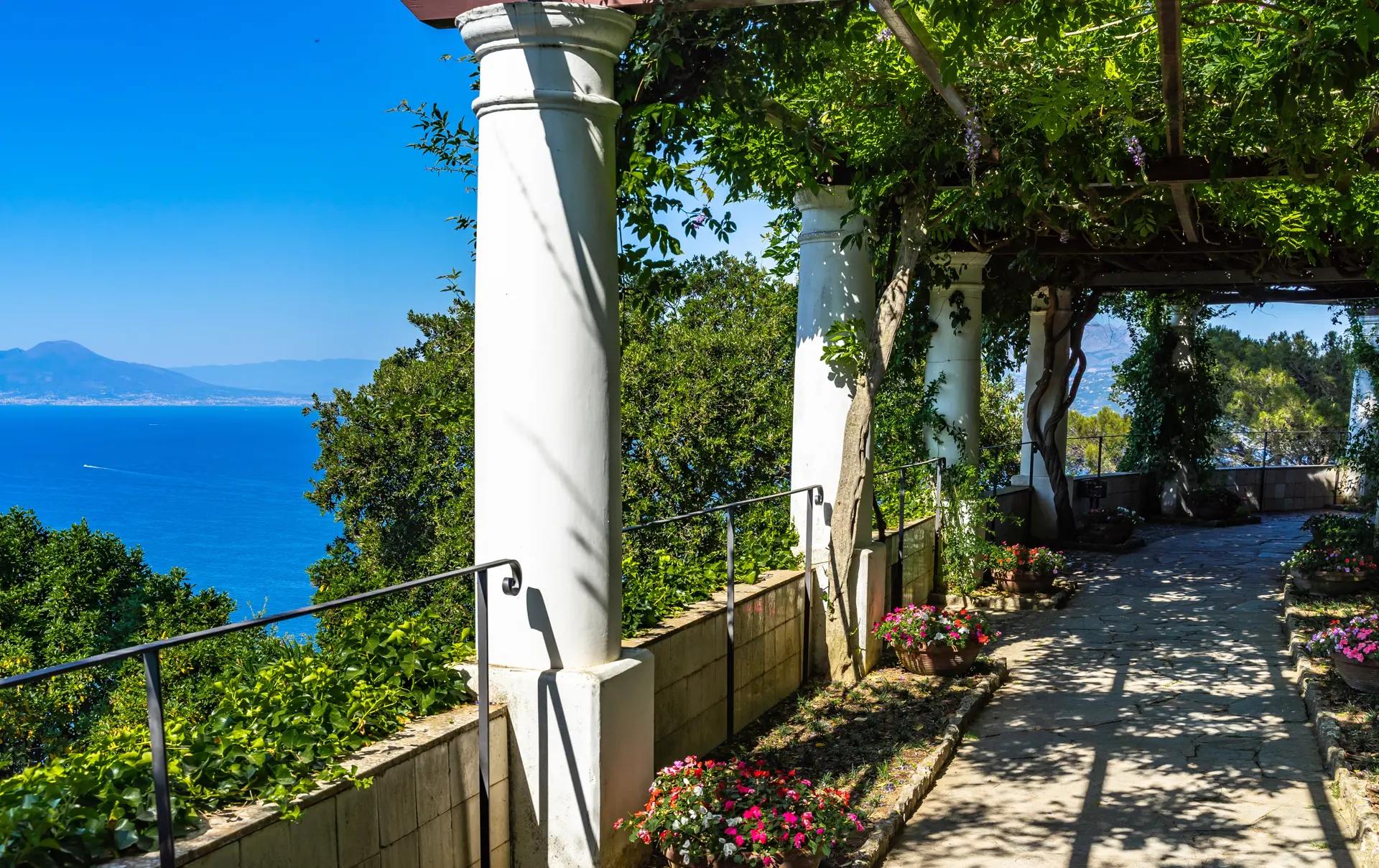 Få historien om Axel Munthe og se hans smukke villa i Anacapri