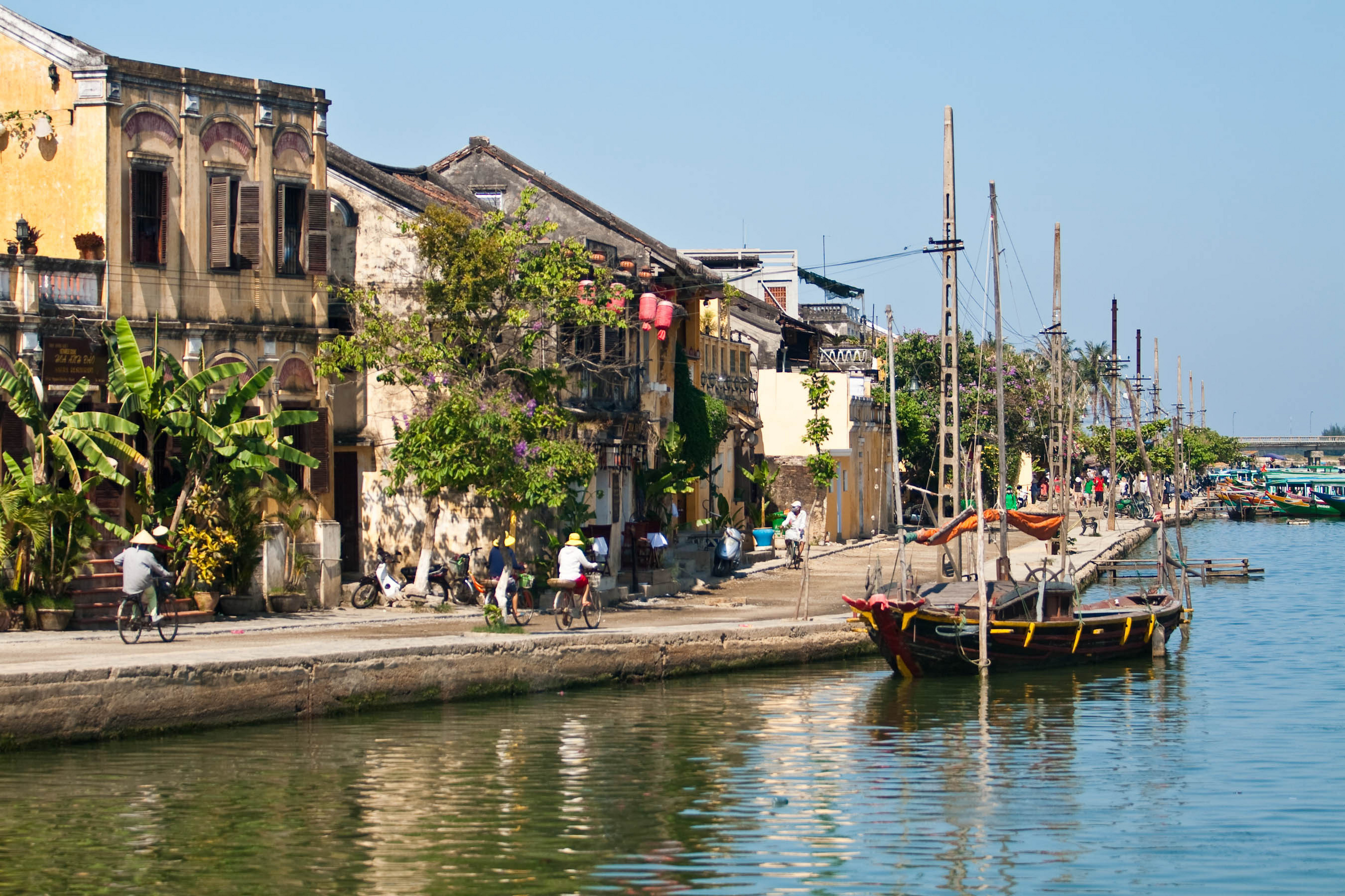 HOI AN - Er uden tvivl en af de smukkeste og mest stemningsfulde byer i Vietnam. Gå på opdagelse i de gamle gader, besøg de lokale fiskemarked eller lej en cykel og kør en tur rundt på øen Kim Bong, Check Point Travel