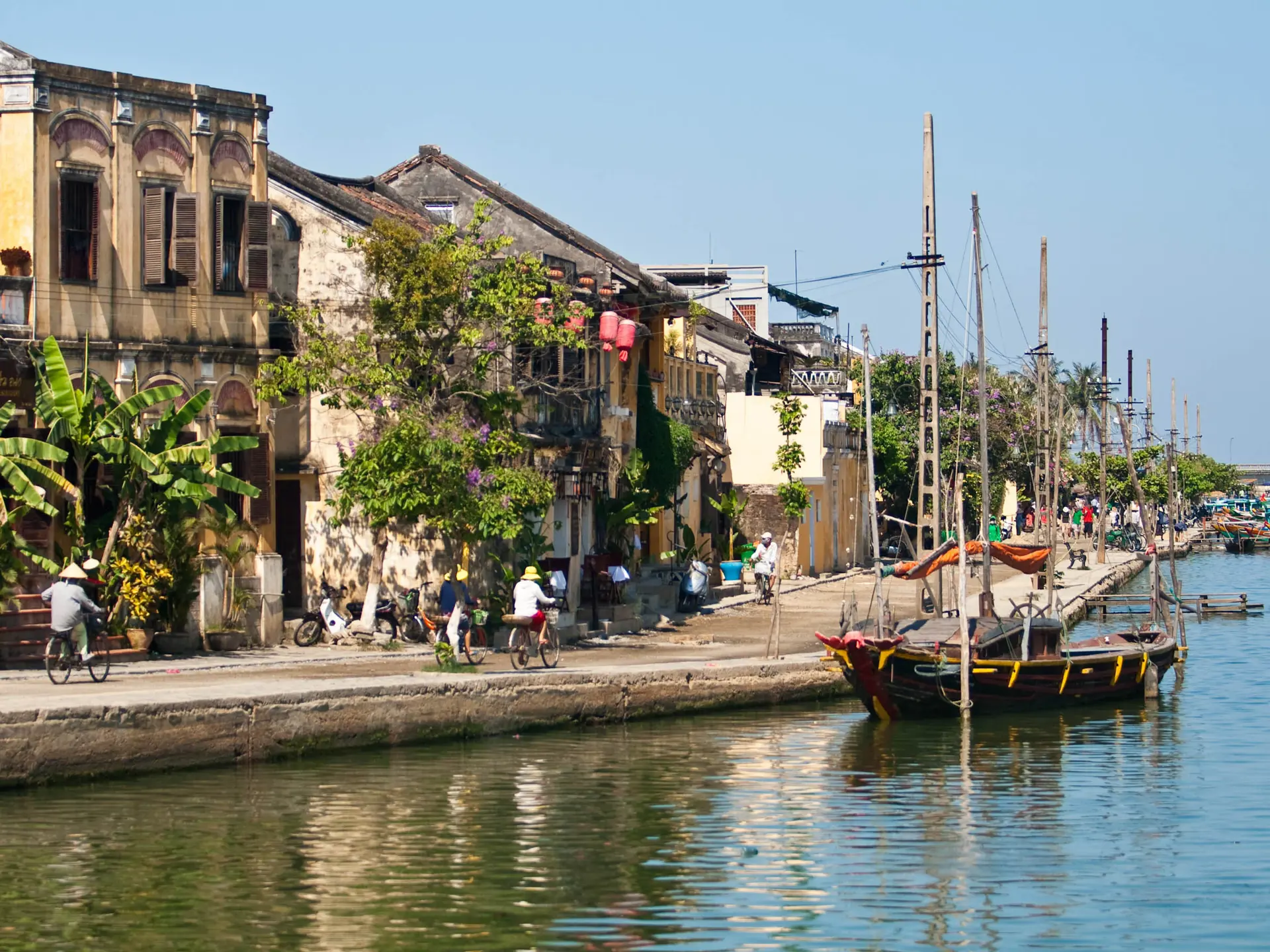 HOI AN - Er uden tvivl en af de smukkeste og mest stemningsfulde byer i Vietnam. Gå på opdagelse i de gamle gader, besøg de lokale fiskemarked eller lej en cykel og kør en tur rundt på øen Kim Bong, Check Point Travel