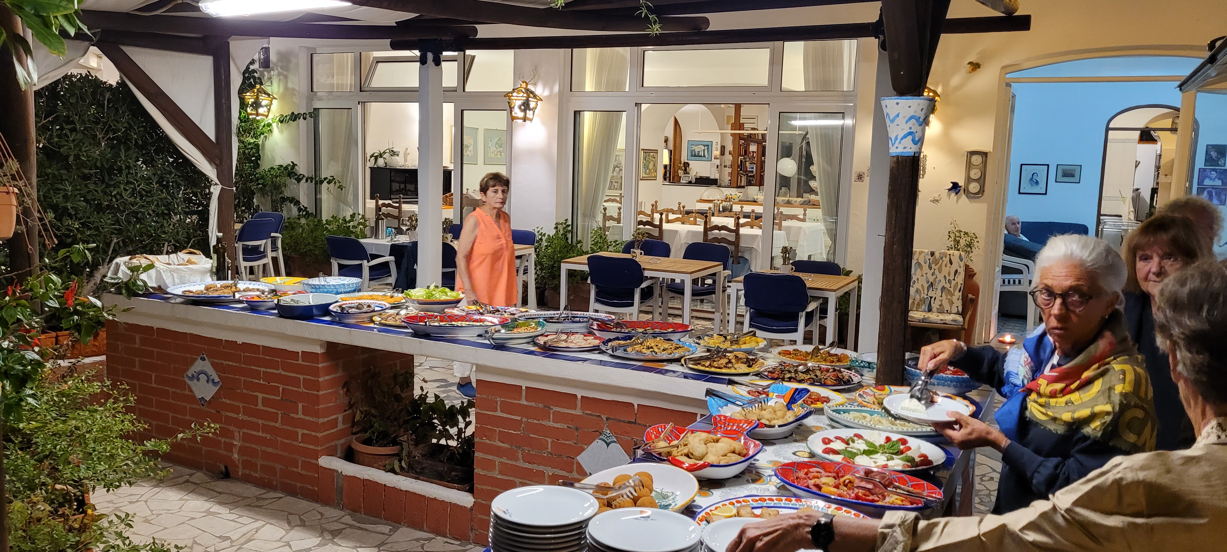 Klokken har ringet! Når er det tid til de berømte forretter på Hotel Villa Maria