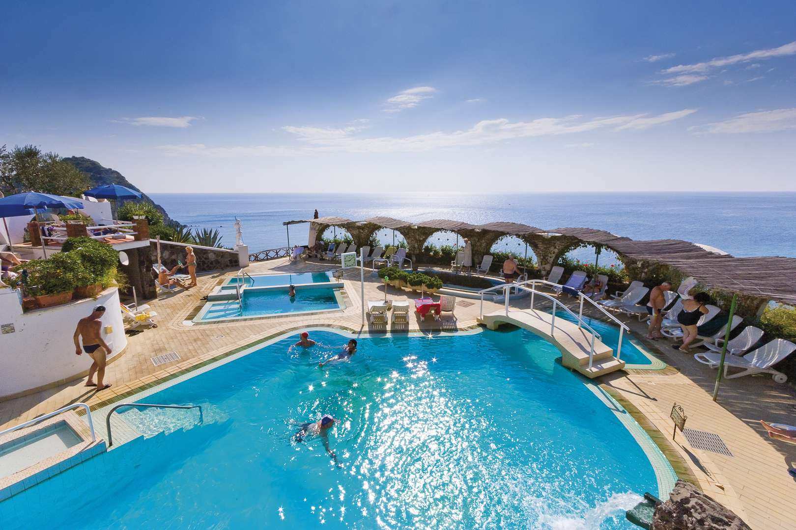 Ischia er en vulkanø. Prøv de varme bade i Parco Termale Tropical i Sant'Angelo