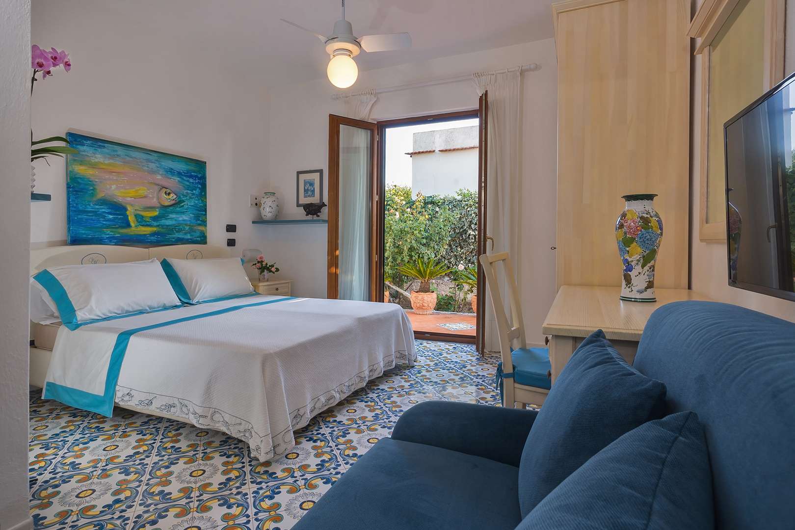 Alle værelser har smukke flisegulve - ingen er ens