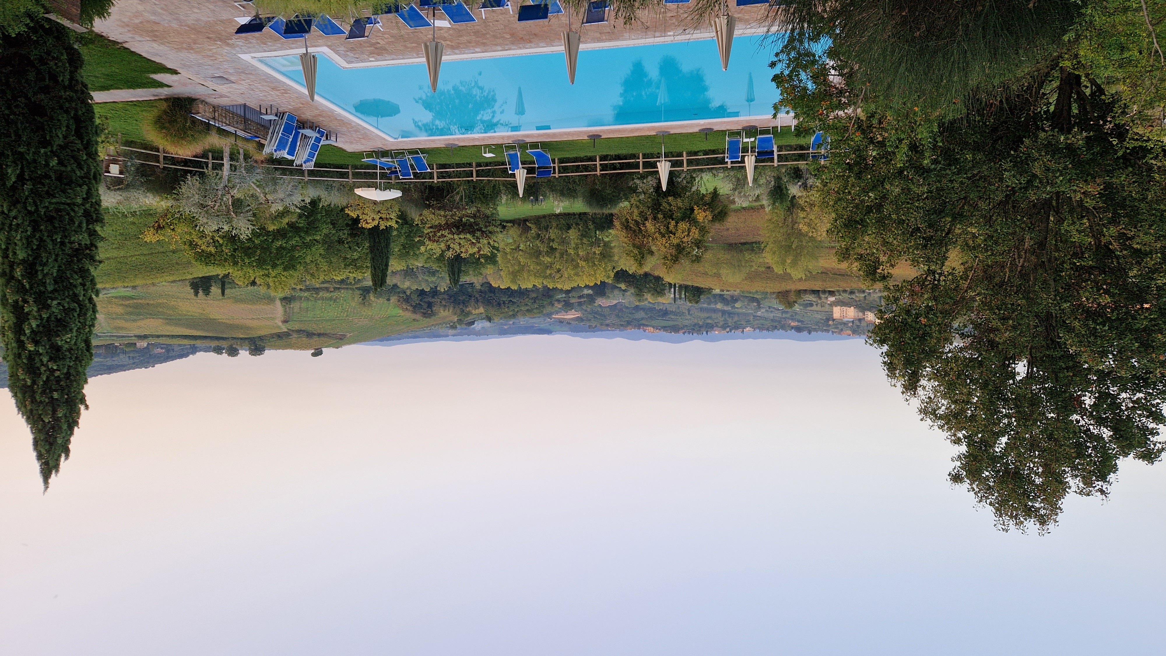 Fra poolen på Villa Ducci er der himmelsk udsigt.