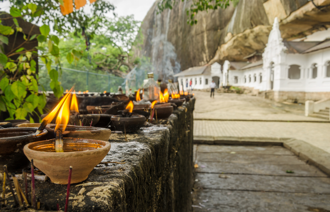 DAMBULA - klippehulerne gemmer på en buddhistisk kulturskat, man ikke må gå glip af, Check Point Travel